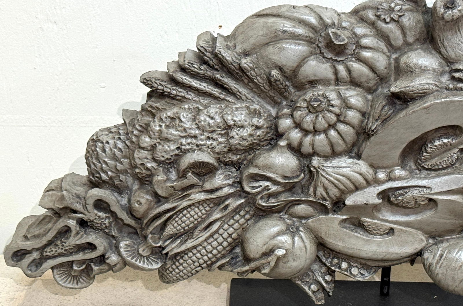 Pair of Continental Carved and Polychromed Wooden Cornucopias, 19th Century - 10