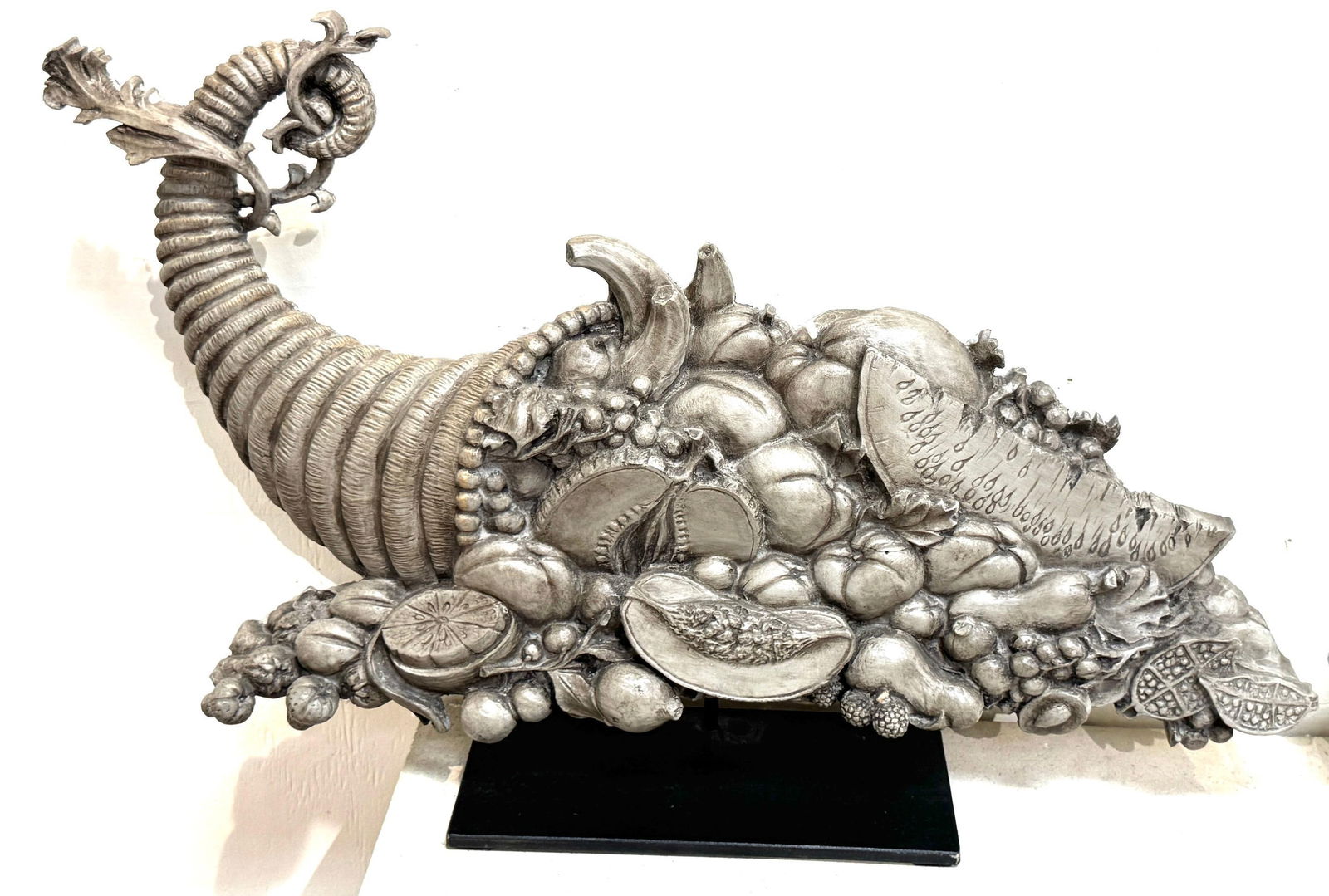 Pair of Continental Carved and Polychromed Wooden Cornucopias, 19th Century - 12