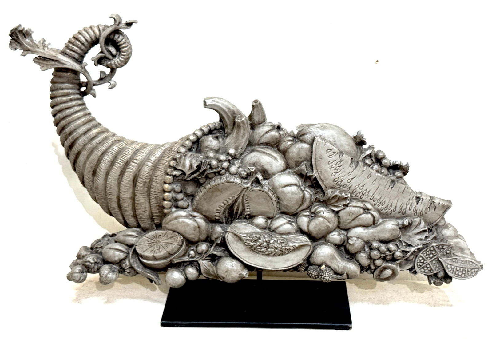 Pair of Continental Carved and Polychromed Wooden Cornucopias, 19th Century - 17