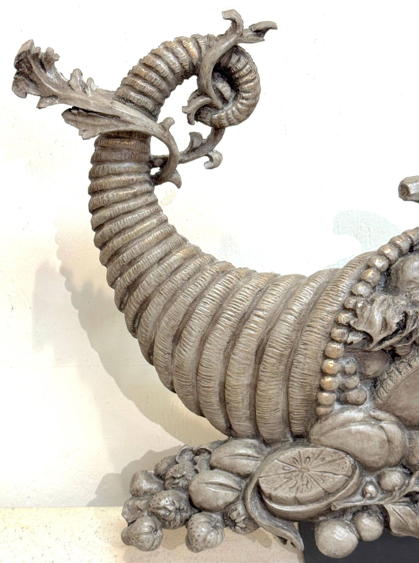 Pair of Continental Carved and Polychromed Wooden Cornucopias, 19th Century - 3