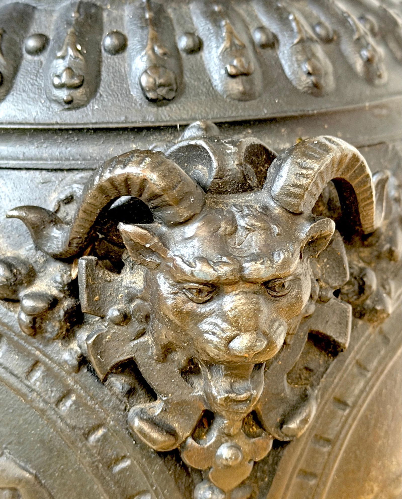 19th Century French Clodion-Style Bronzed Zinc Ewer with Bacchic Caryatid Handle - 8