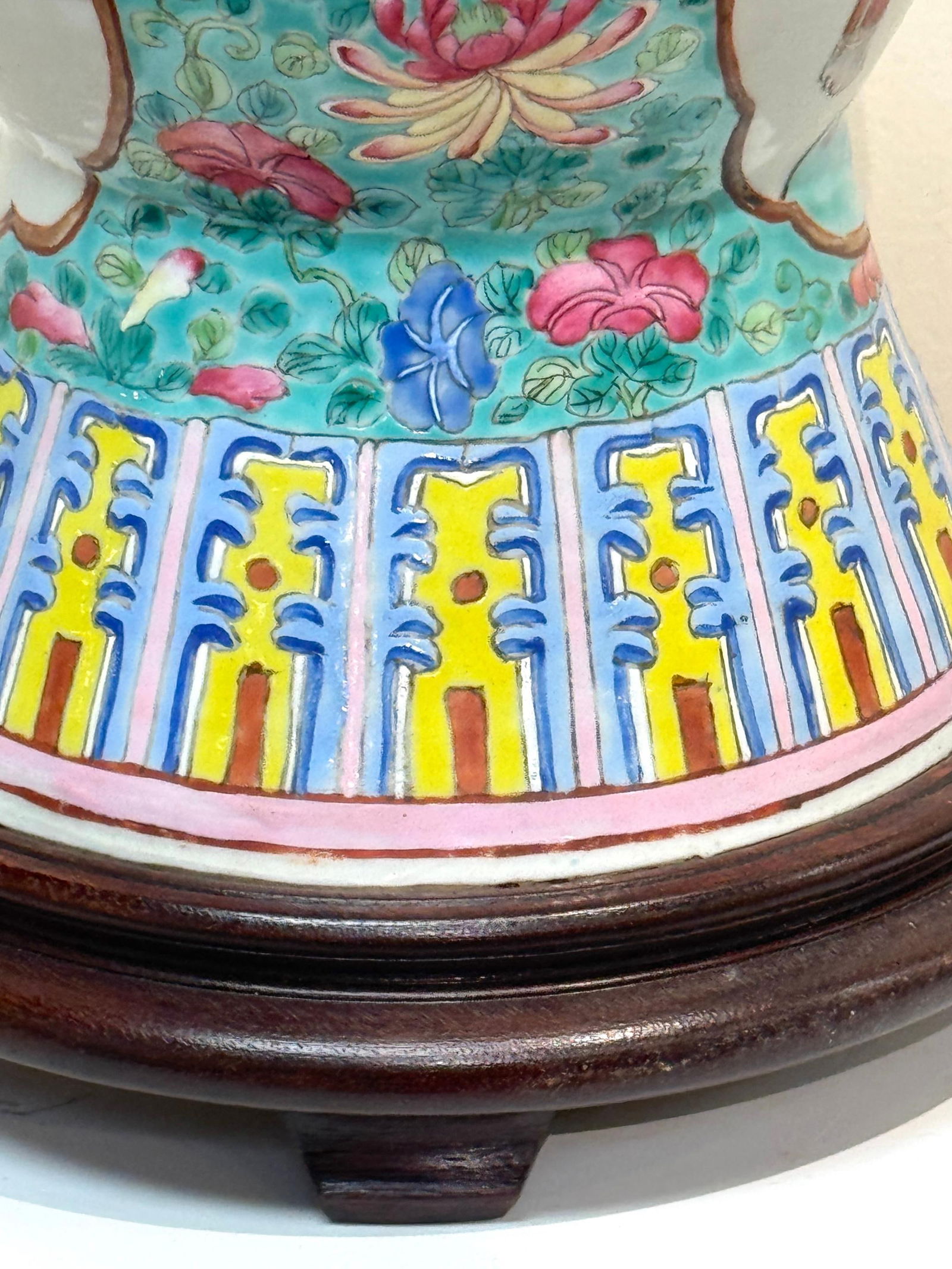 Early 19th Century Chinese Export Famille Rose (Fencai) Gu-Form, Now as a Lamp - 10