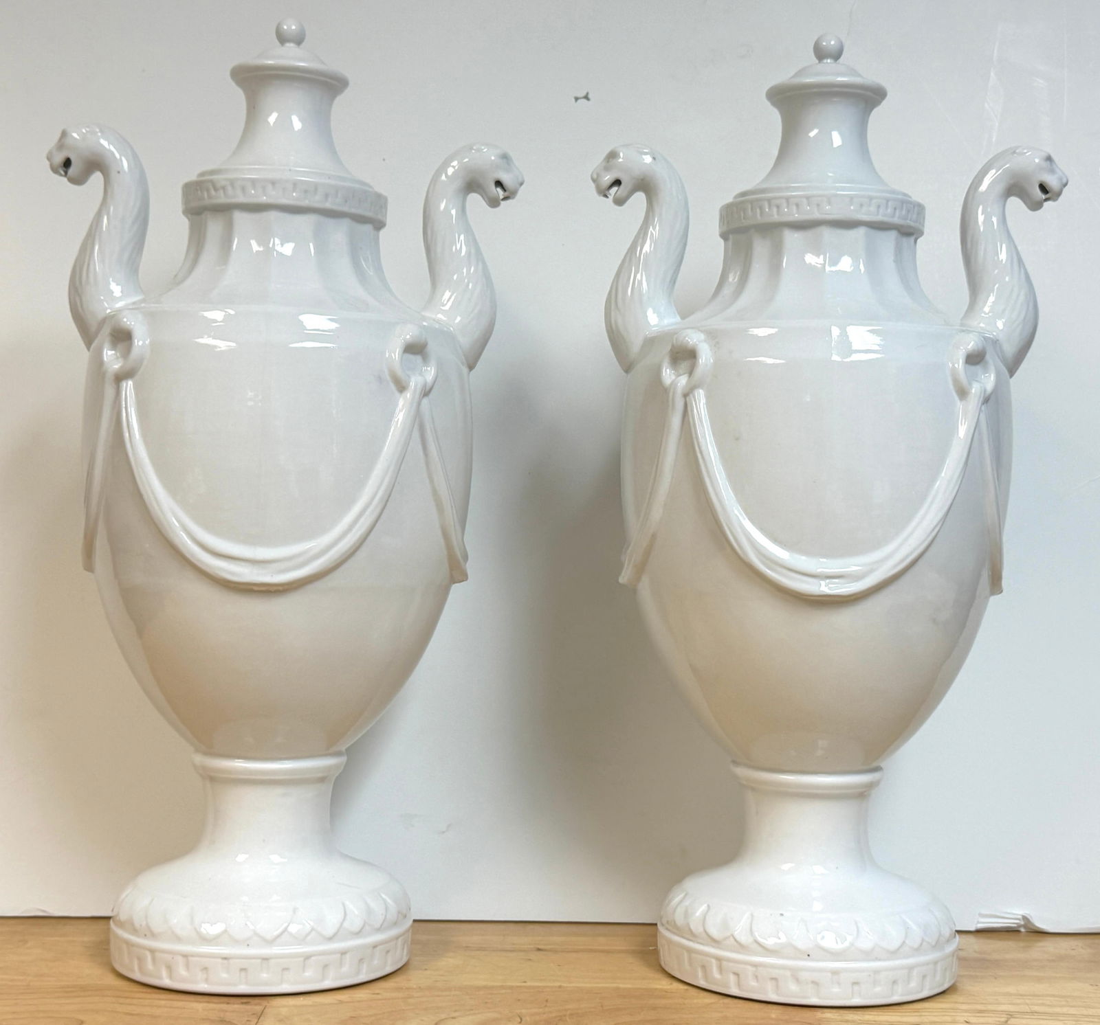 Pair Neoclassical Blanc de Chine Porcelain Urns, Attributed Nymphenburg, 20th C. - 11