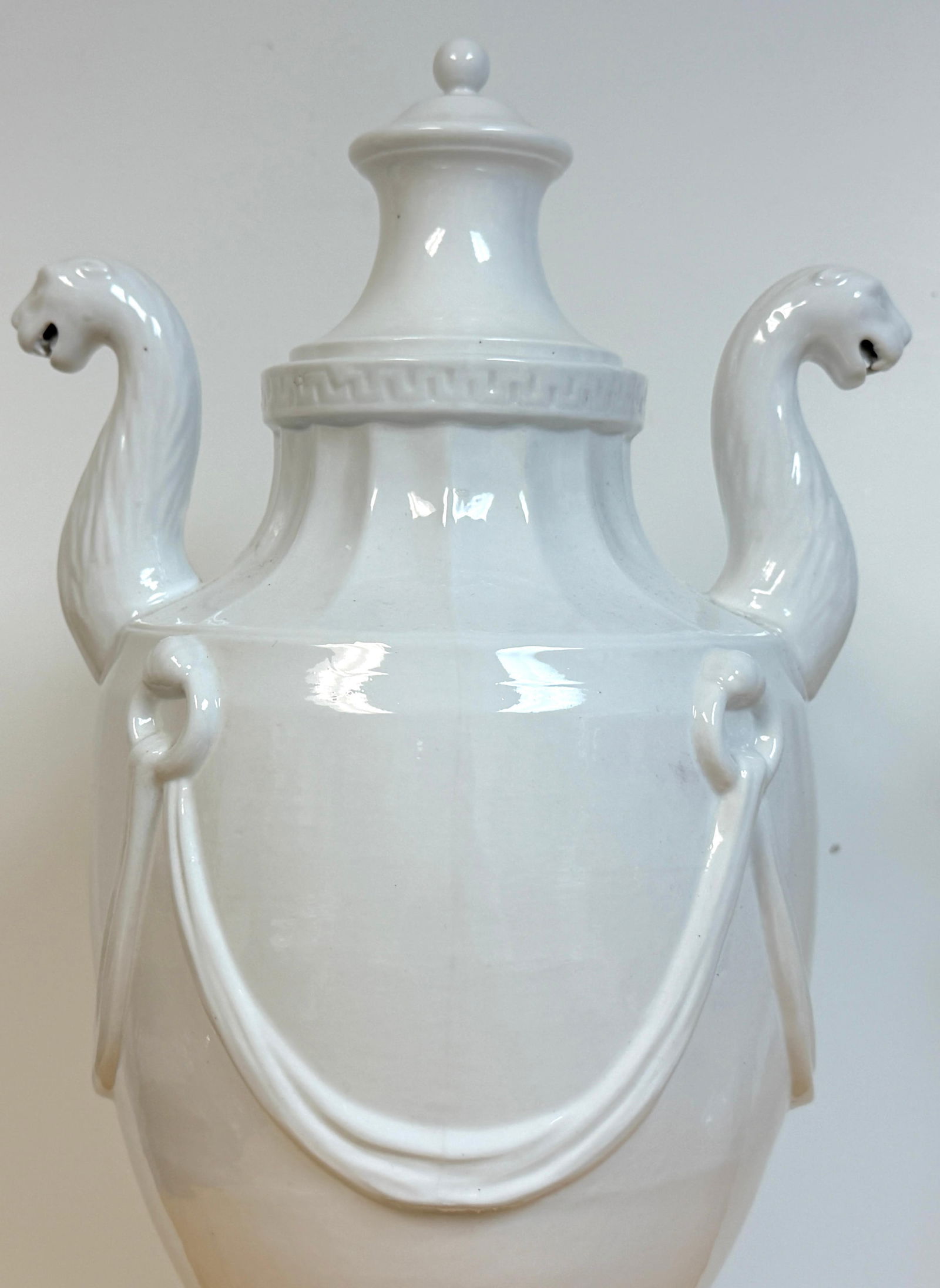 Pair Neoclassical Blanc de Chine Porcelain Urns, Attributed Nymphenburg, 20th C. - 16