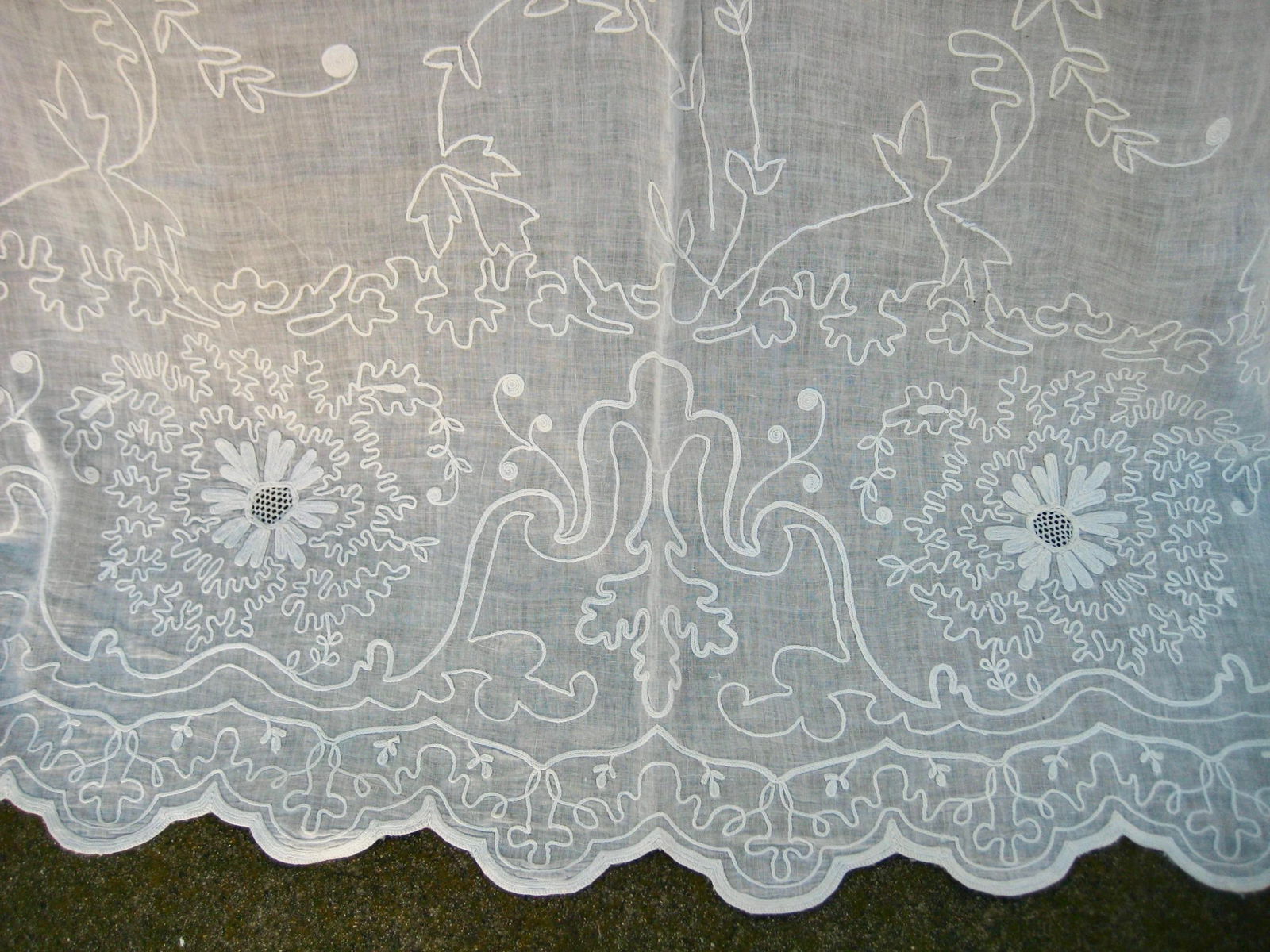 Mid 19th Century Pair of French Embroidered in Fine Cotton Sheer Curtains Napoleon III - 11