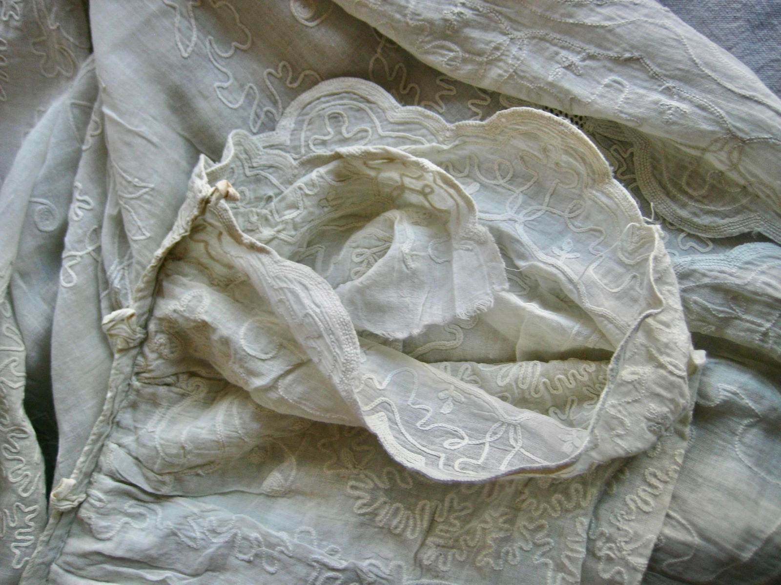 Mid 19th Century Pair of French Embroidered in Fine Cotton Sheer Curtains Napoleon III - 15