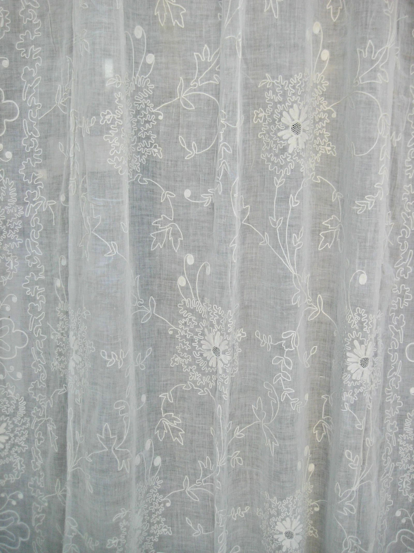 Mid 19th Century Pair of French Embroidered in Fine Cotton Sheer Curtains Napoleon III - 3