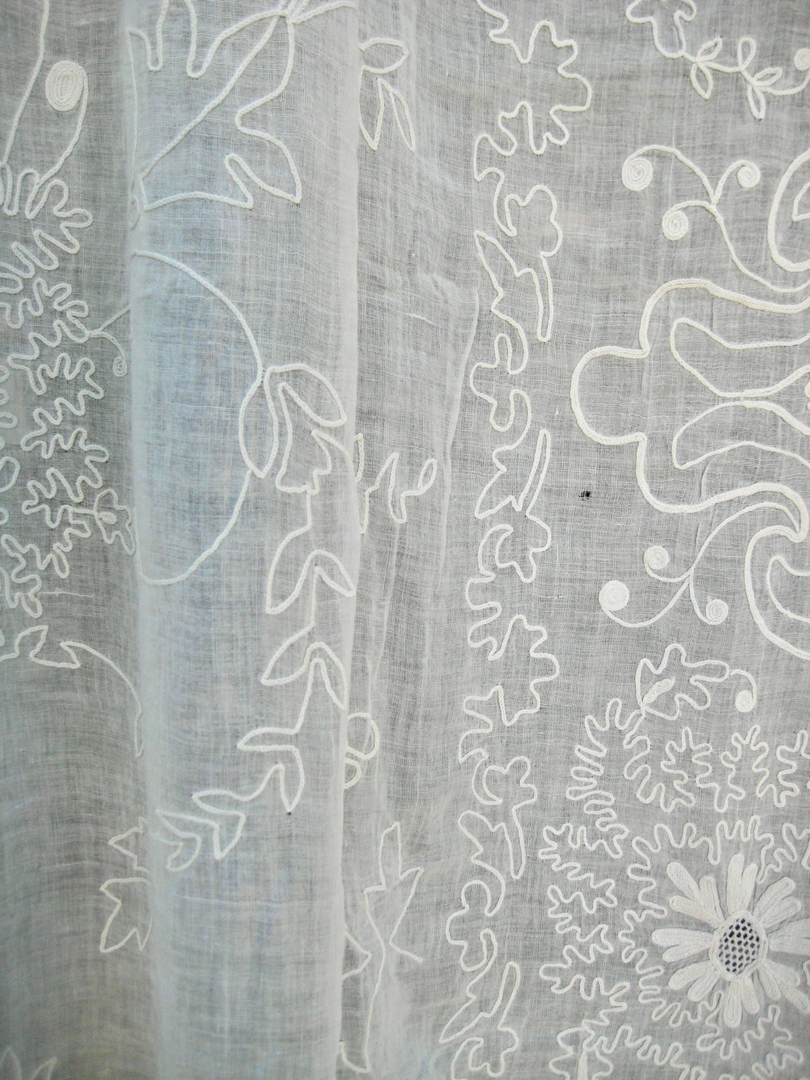 Mid 19th Century Pair of French Embroidered in Fine Cotton Sheer Curtains Napoleon III - 9