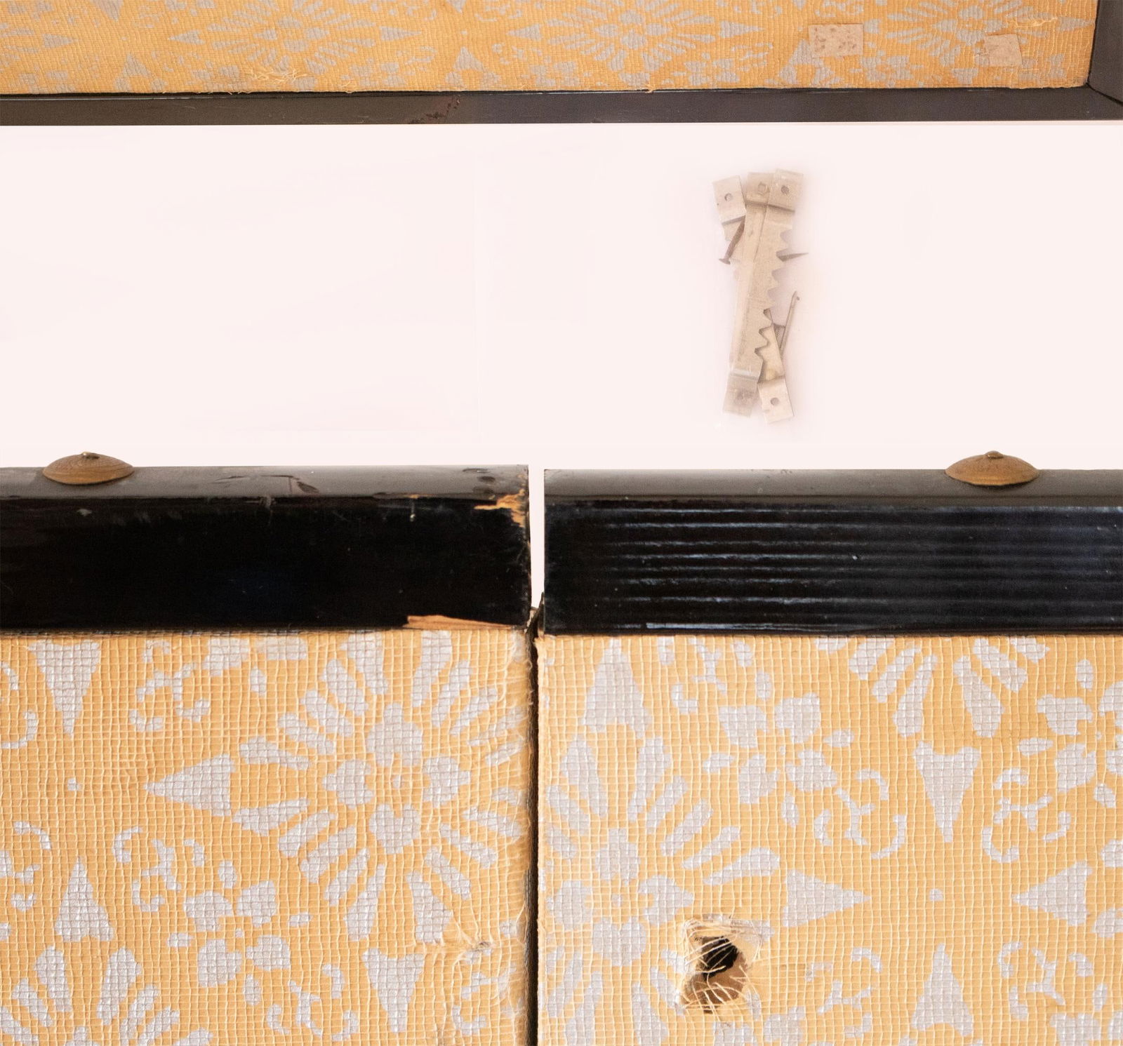 1960s ShÅwa Era Japanese Painted Silk Byobu Screen "Magnolia" - 16