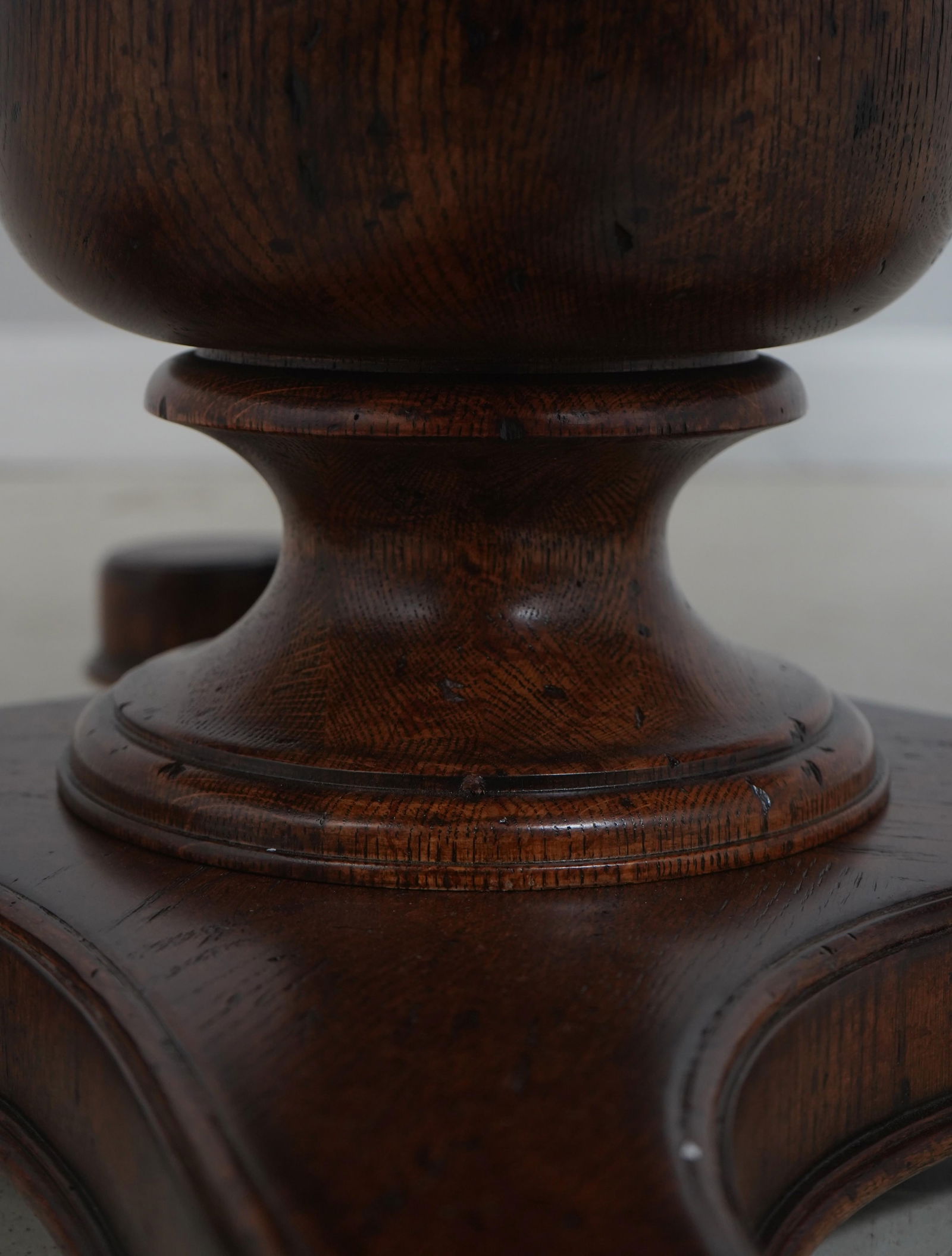 Theodore Alexander Althorp Collection Round Oak Dining Table - 12