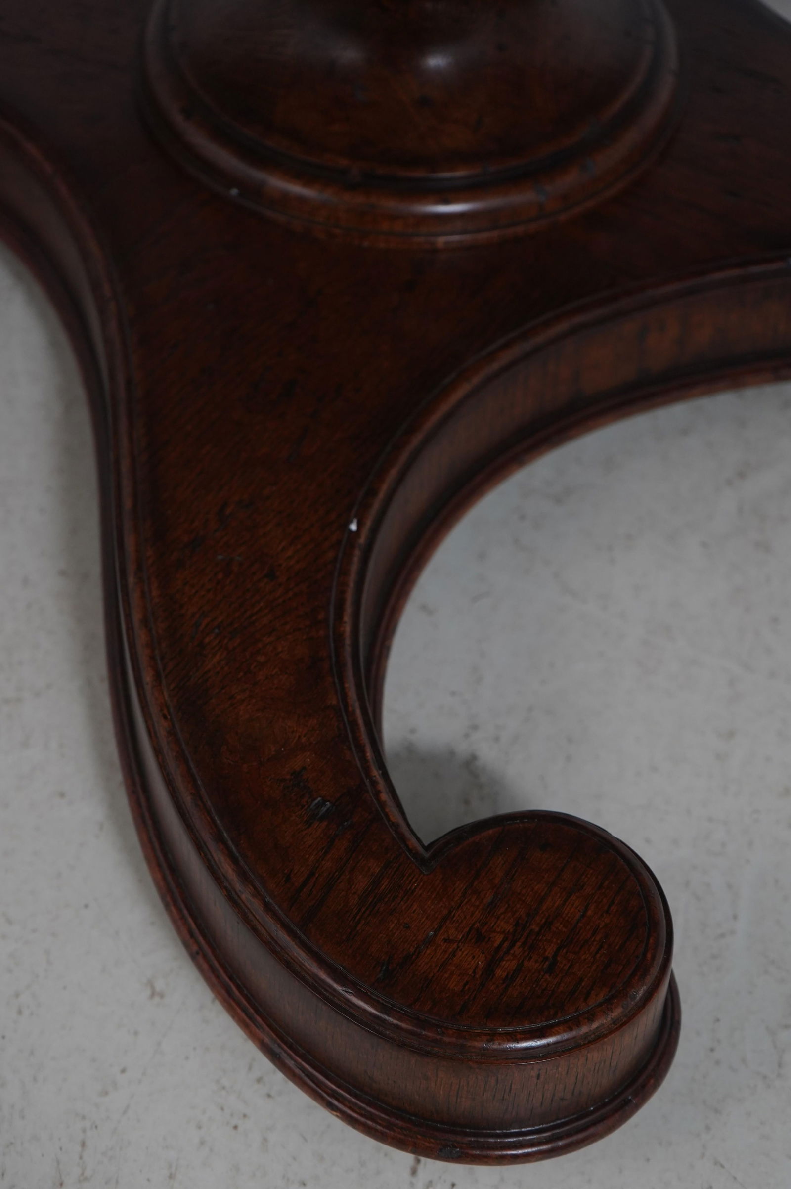 Theodore Alexander Althorp Collection Round Oak Dining Table - 8