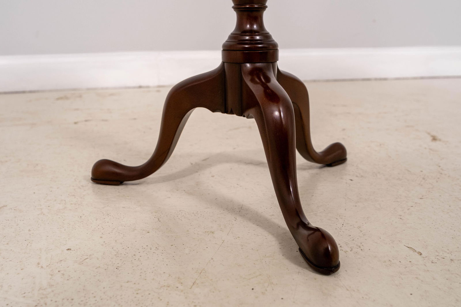 Kittinger Cw-11 Mahogany Tilt-Top Round End Table - 10