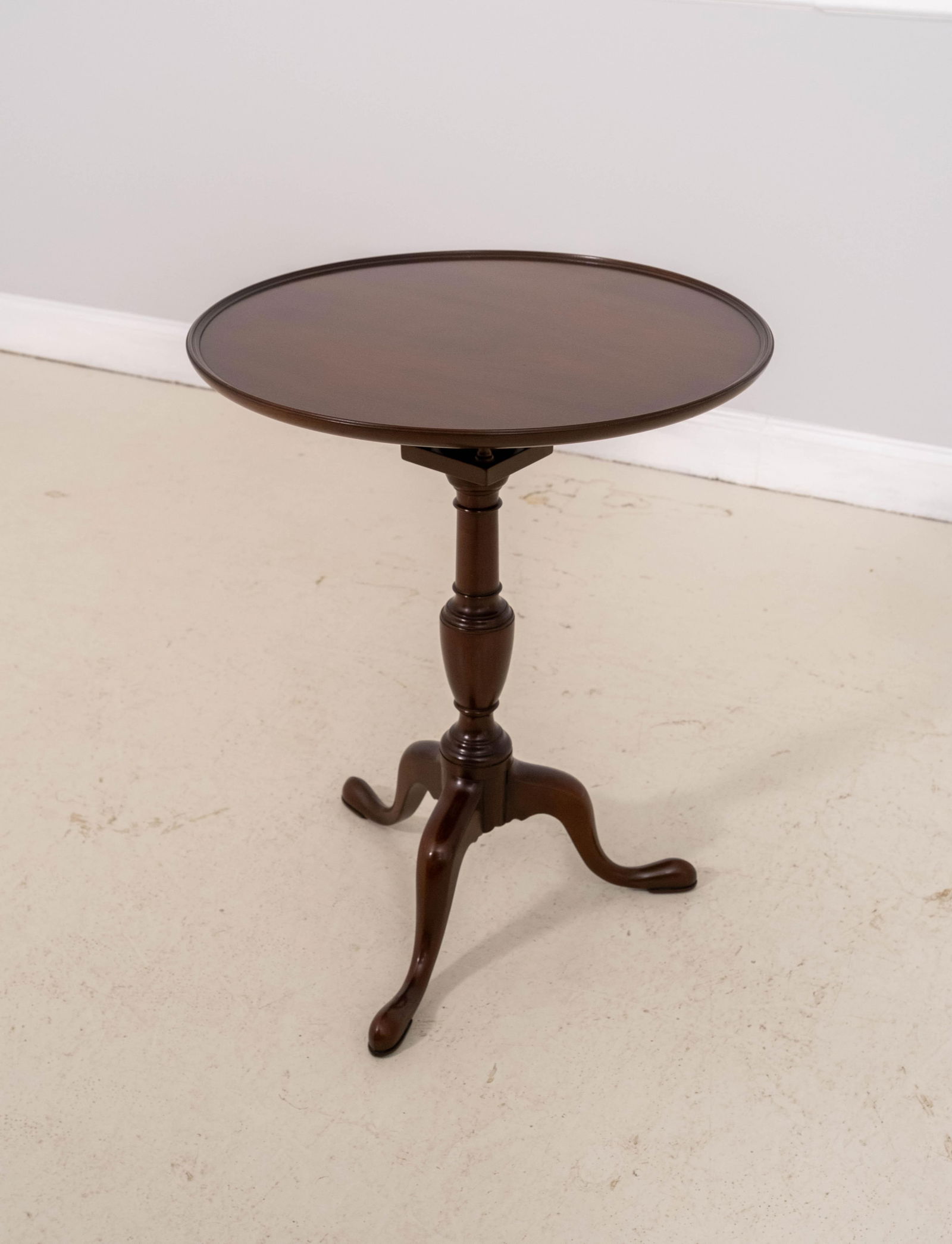Kittinger Cw-11 Mahogany Tilt-Top Round End Table - 2