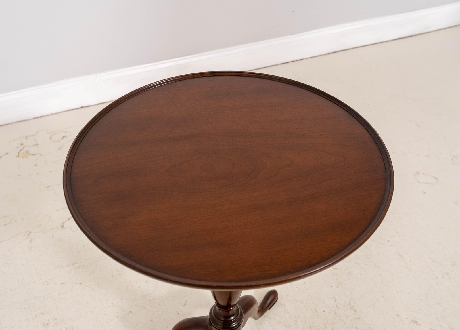 Kittinger Cw-11 Mahogany Tilt-Top Round End Table - 3