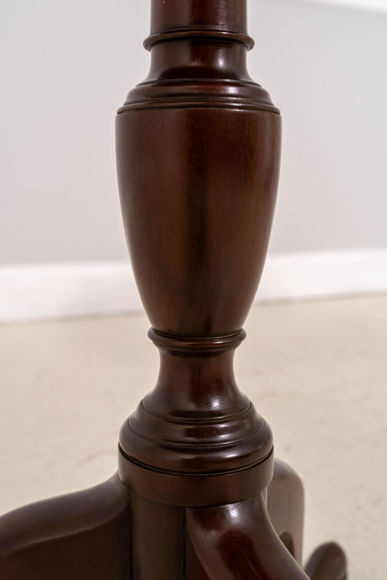 Kittinger Cw-11 Mahogany Tilt-Top Round End Table - 7