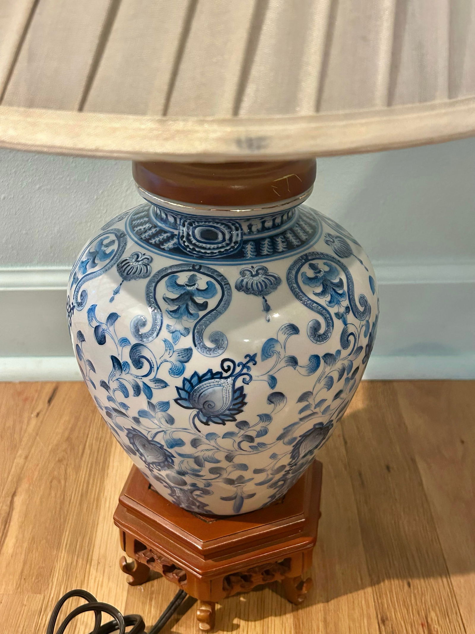 Late 20th Century Custom Made Blue and White Chinoiserie Lamp on Carved Ming Style Base - 2