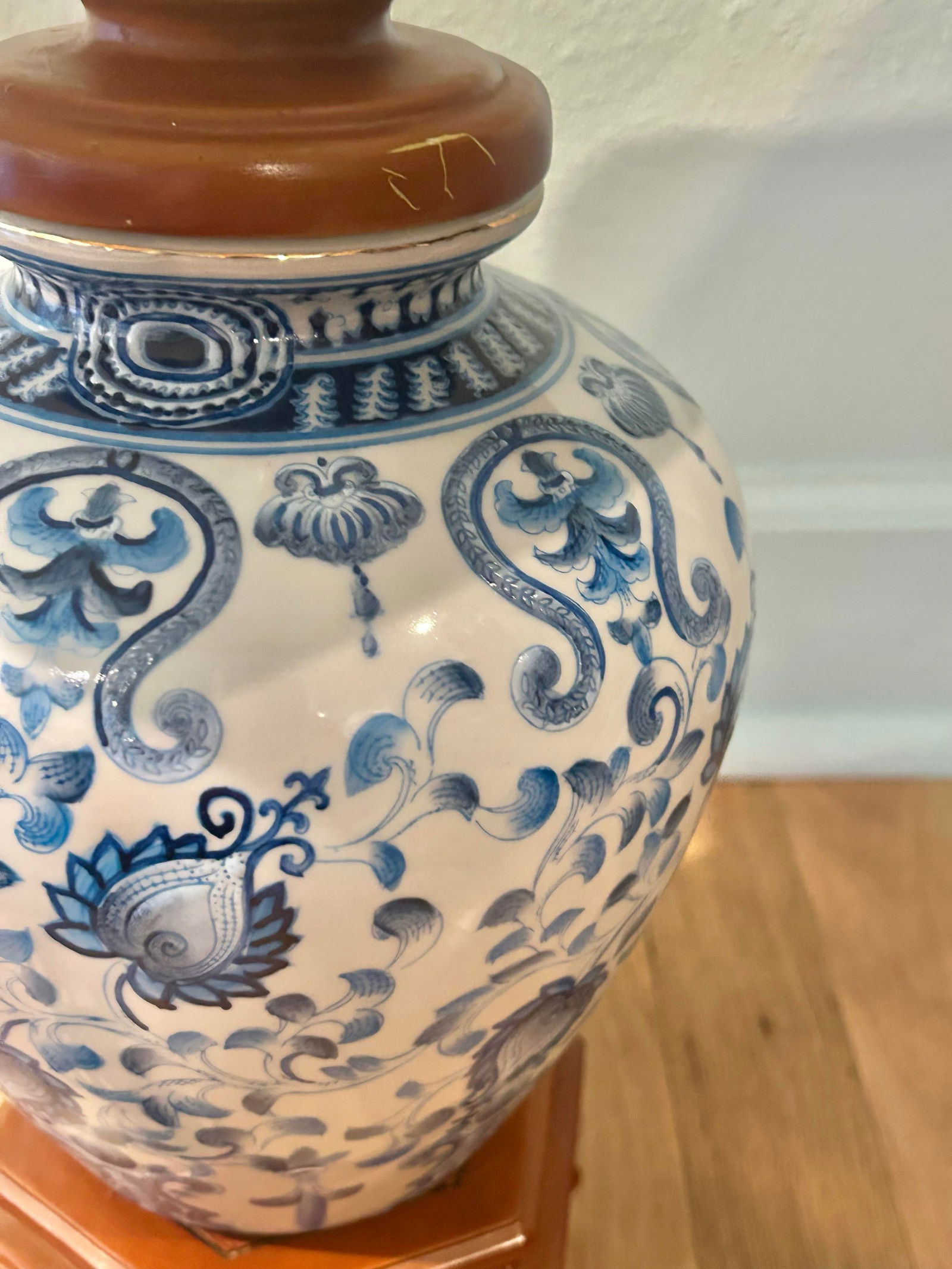 Late 20th Century Custom Made Blue and White Chinoiserie Lamp on Carved Ming Style Base - 4