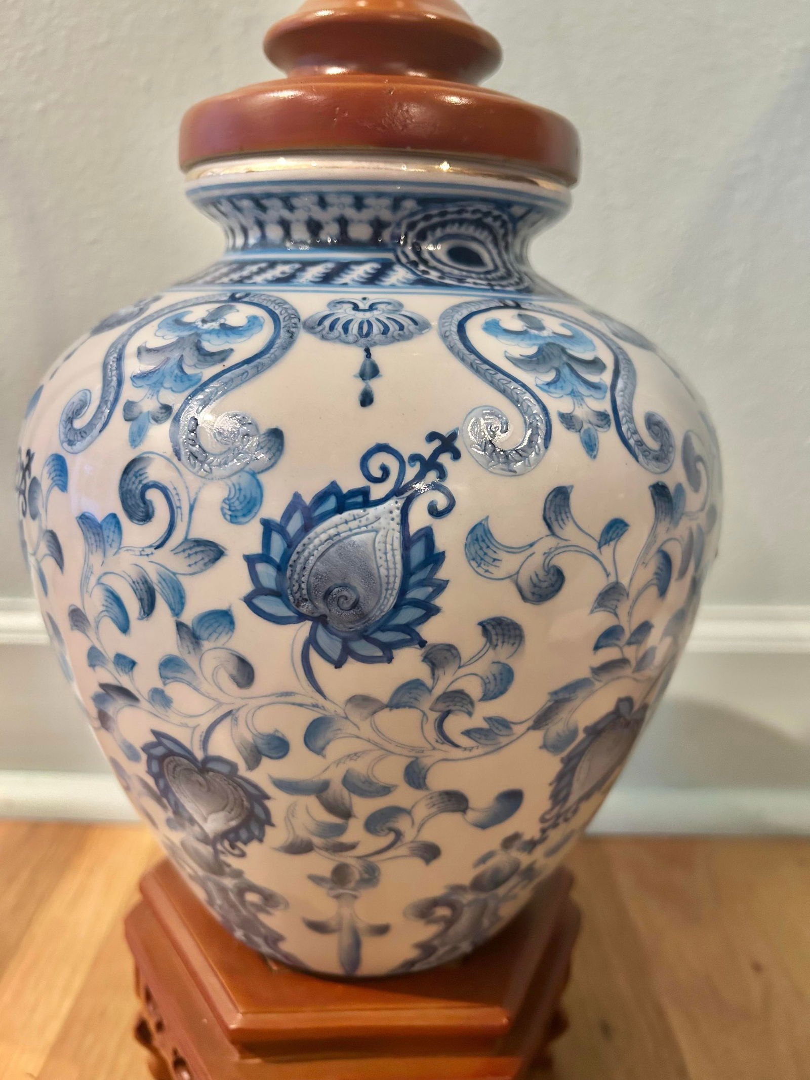 Late 20th Century Custom Made Blue and White Chinoiserie Lamp on Carved Ming Style Base - 6