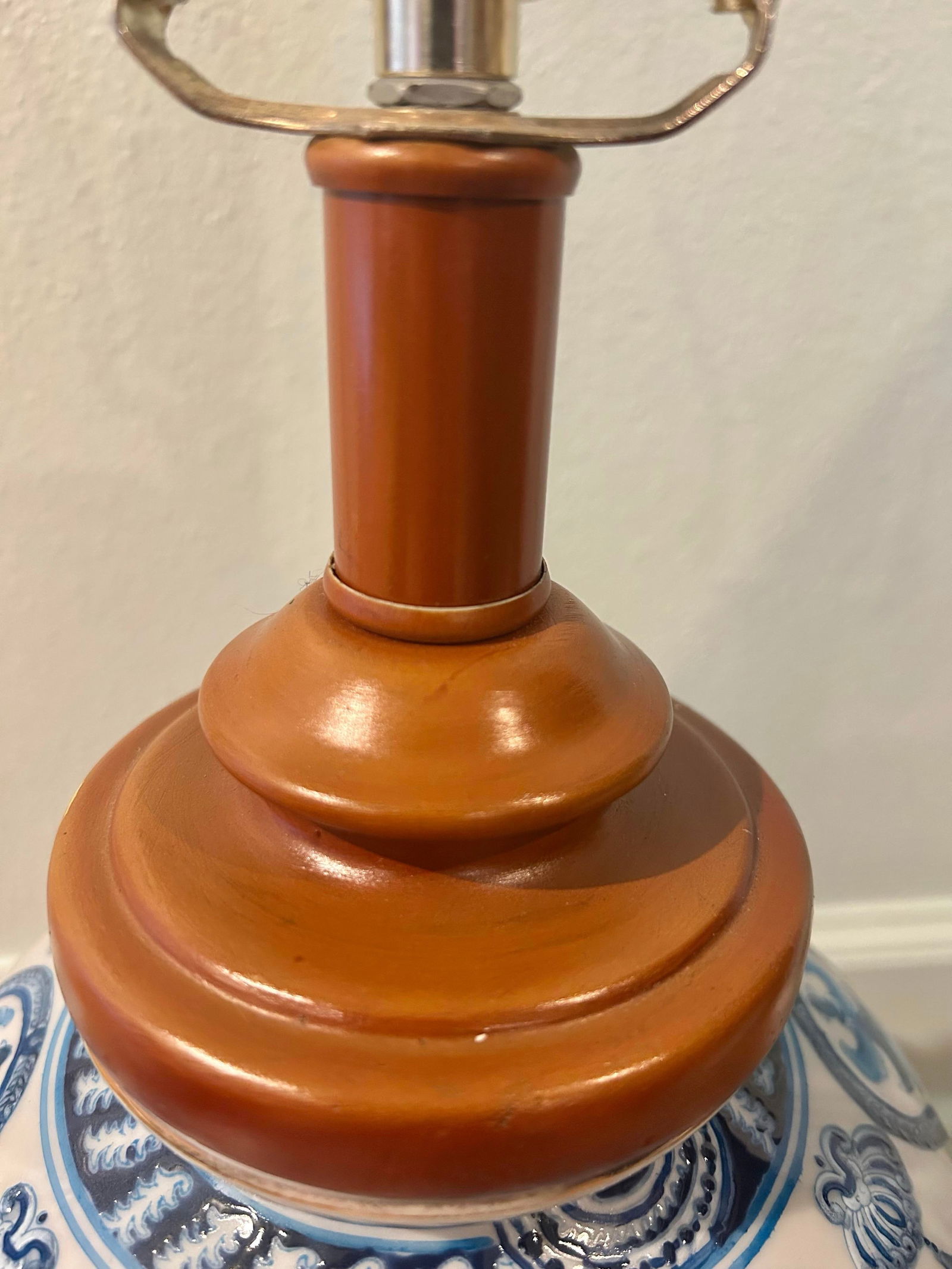 Late 20th Century Custom Made Blue and White Chinoiserie Lamp on Carved Ming Style Base - 8