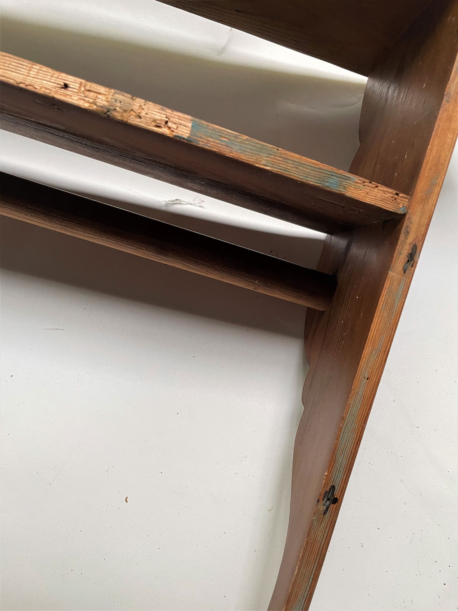 Late 20th Century Country Primitive Cabin Pine 2 Tier Wall Shelf W/ Shaped Sides & Coat Rack Rod - 12