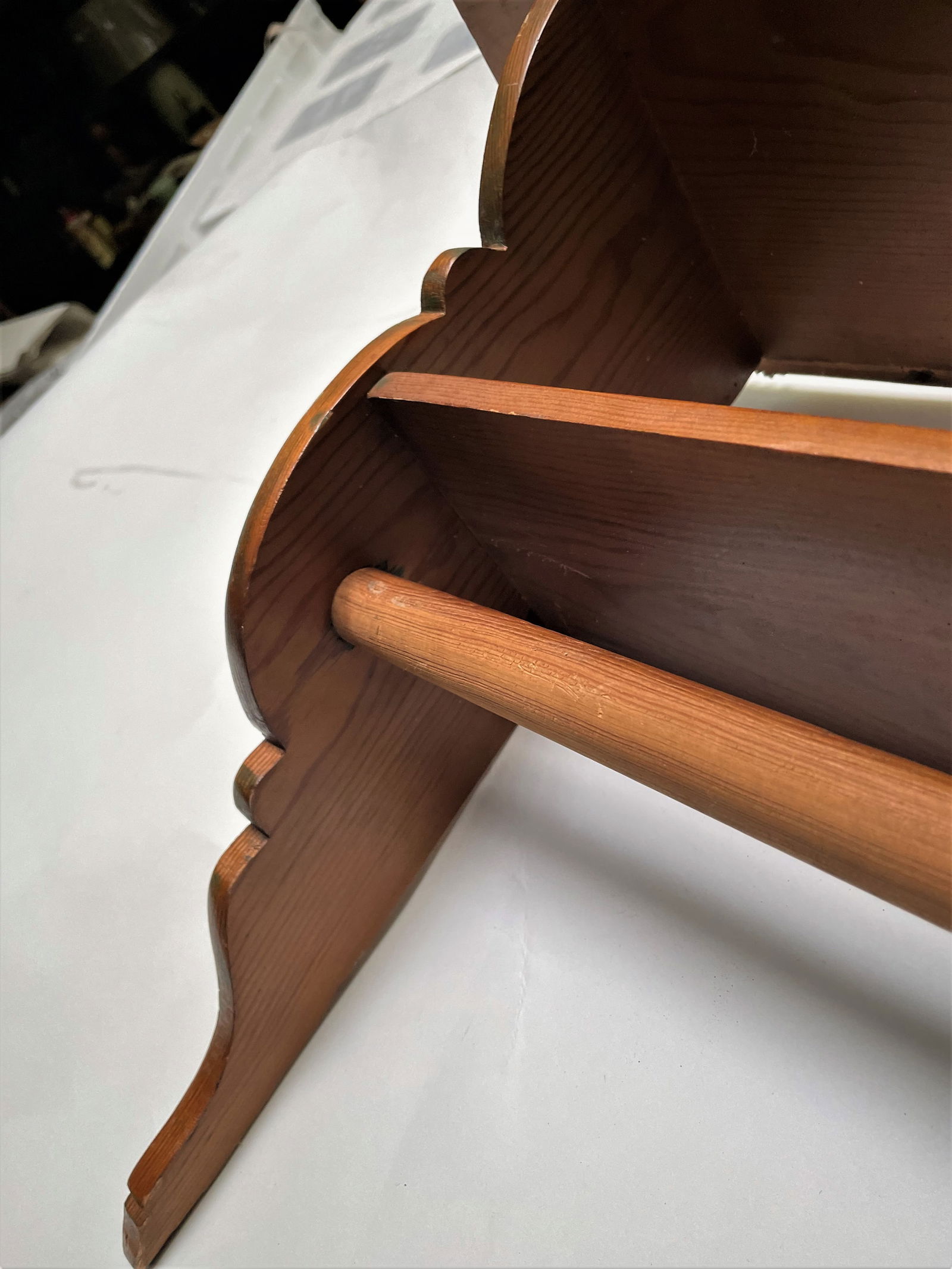 Late 20th Century Country Primitive Cabin Pine 2 Tier Wall Shelf W/ Shaped Sides & Coat Rack Rod - 7