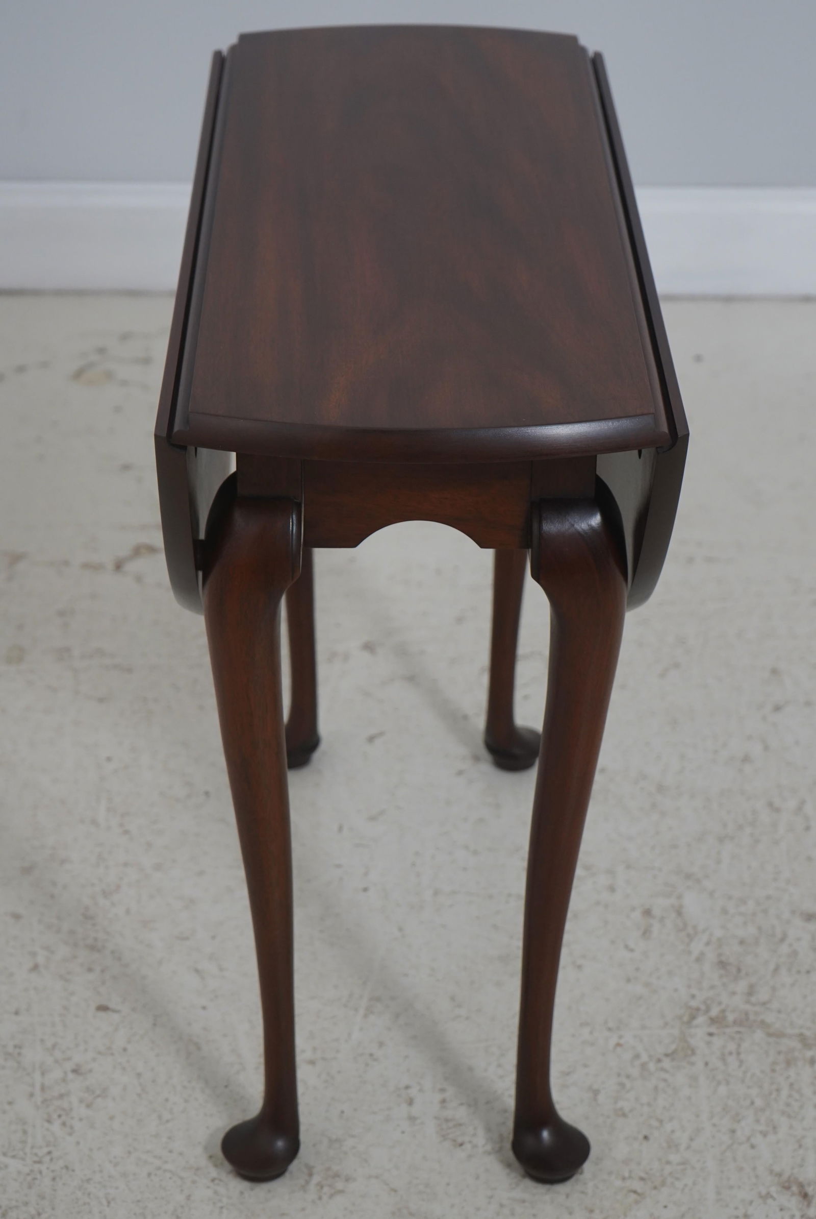 Henkel Harris Spnea Mahogany Drop-Leaf Occasional Table - 2