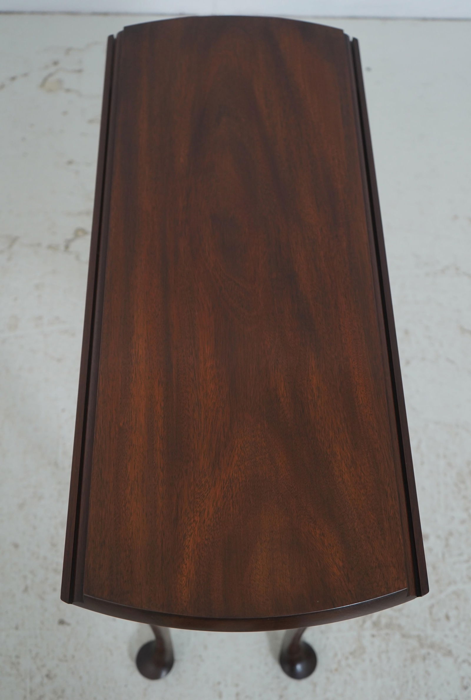 Henkel Harris Spnea Mahogany Drop-Leaf Occasional Table - 3