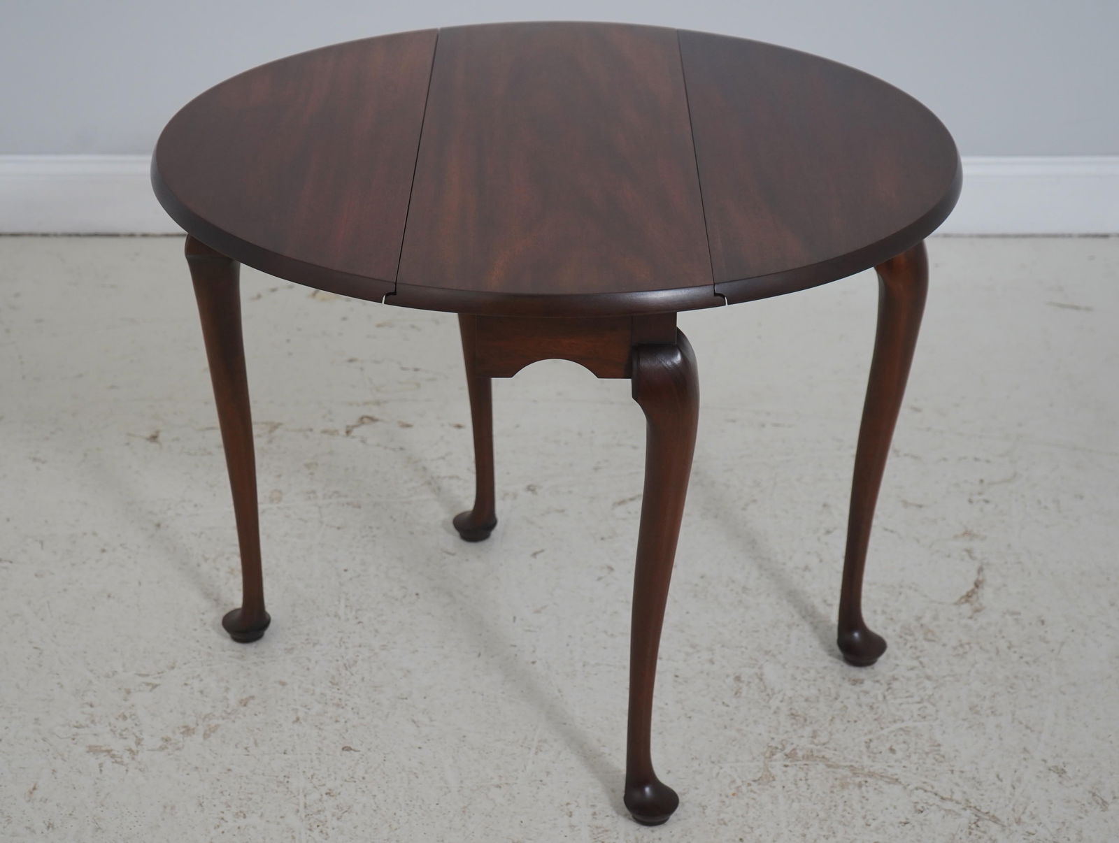 Henkel Harris Spnea Mahogany Drop-Leaf Occasional Table - 4