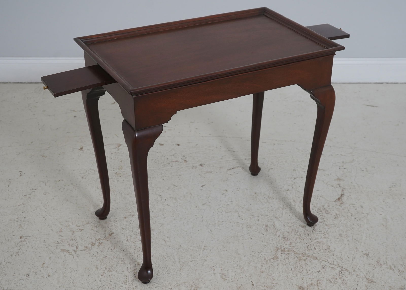 Kindel Oxford Mahogany Queen Anne Tea Table - 2
