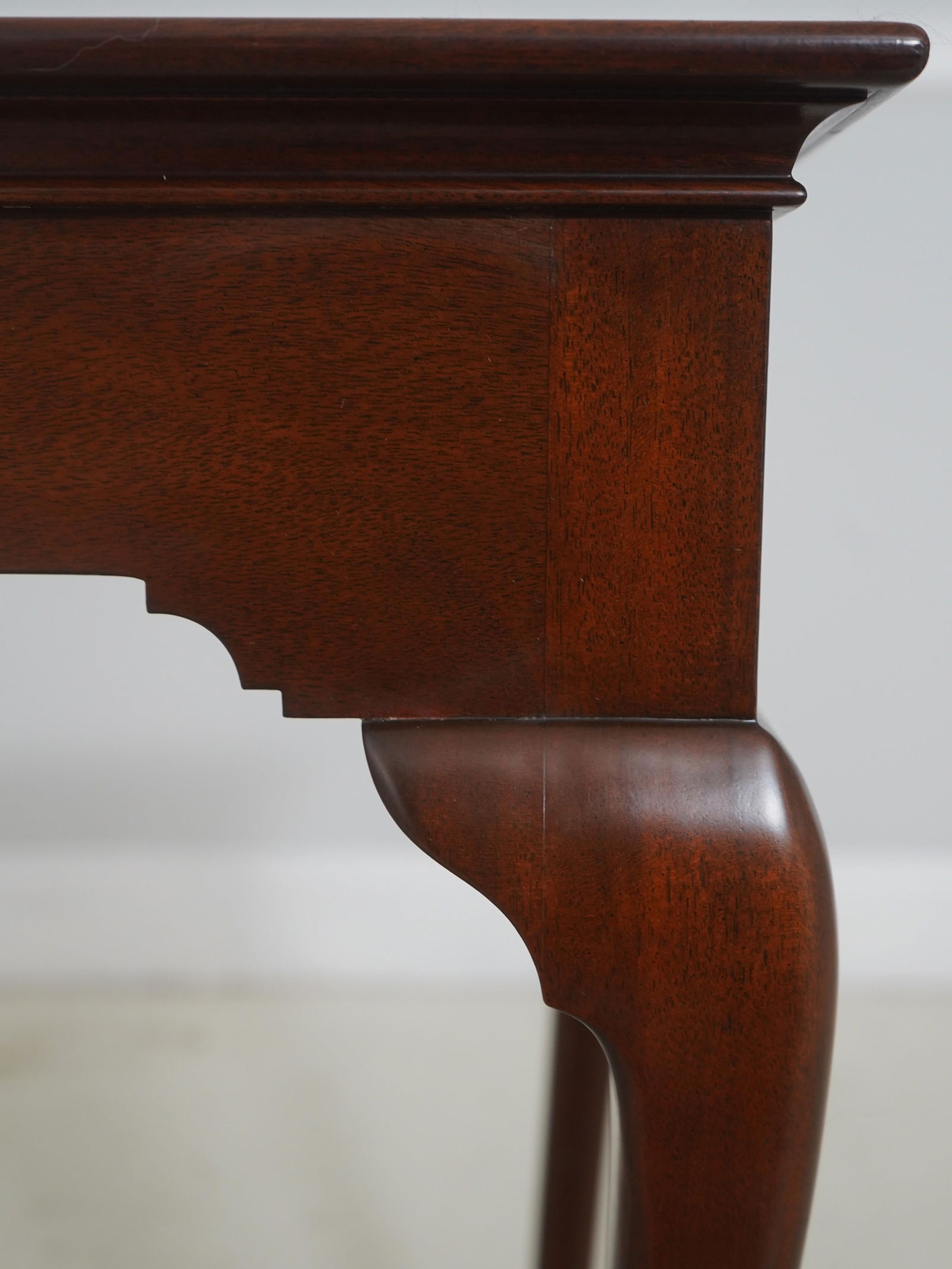 Kindel Oxford Mahogany Queen Anne Tea Table - 8