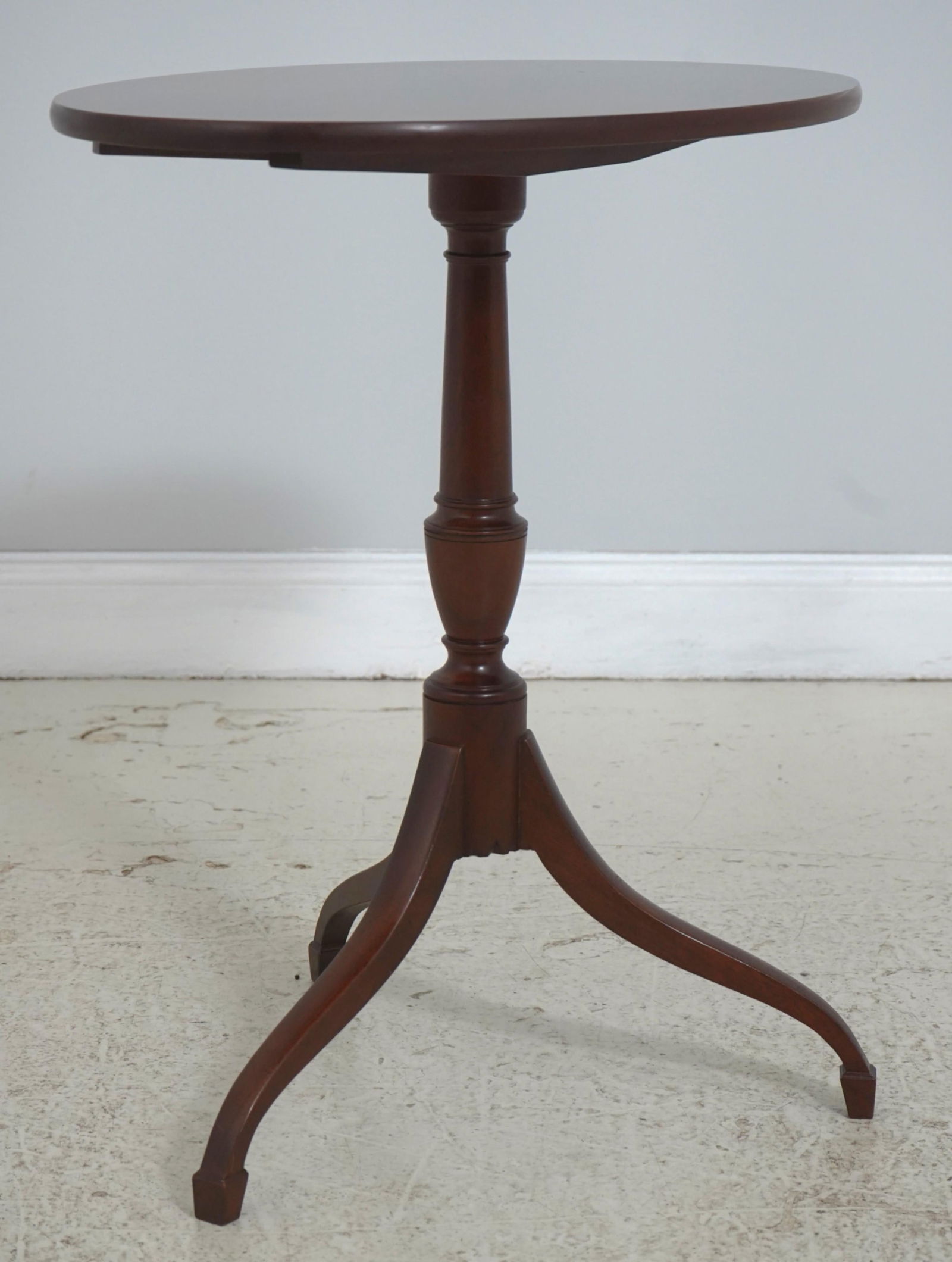 Baker Colonial Williamsburg Mahogany Tilt Top Occasional Table - 3