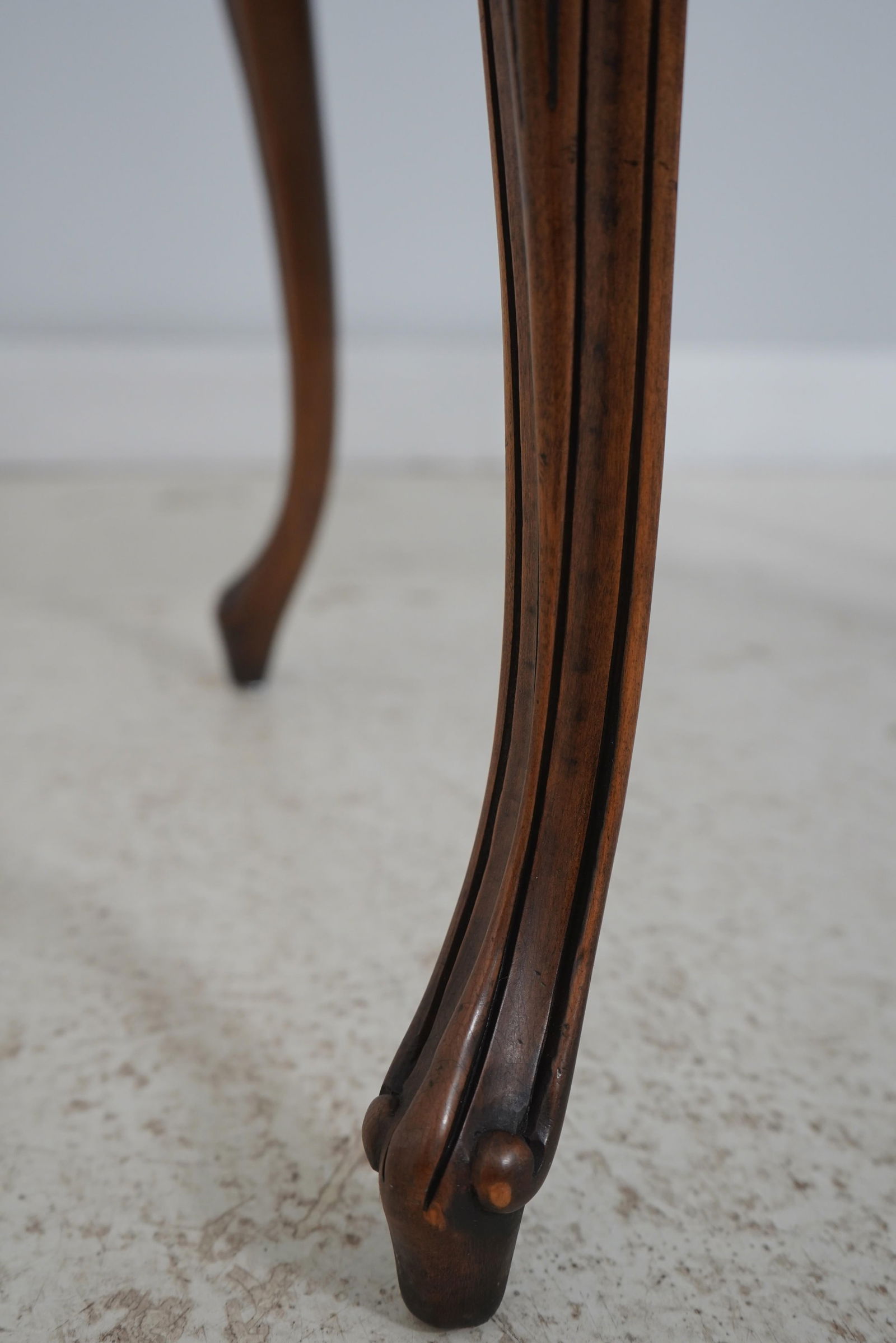 Pair Karges French Louis XV Walnut End Tables - 9