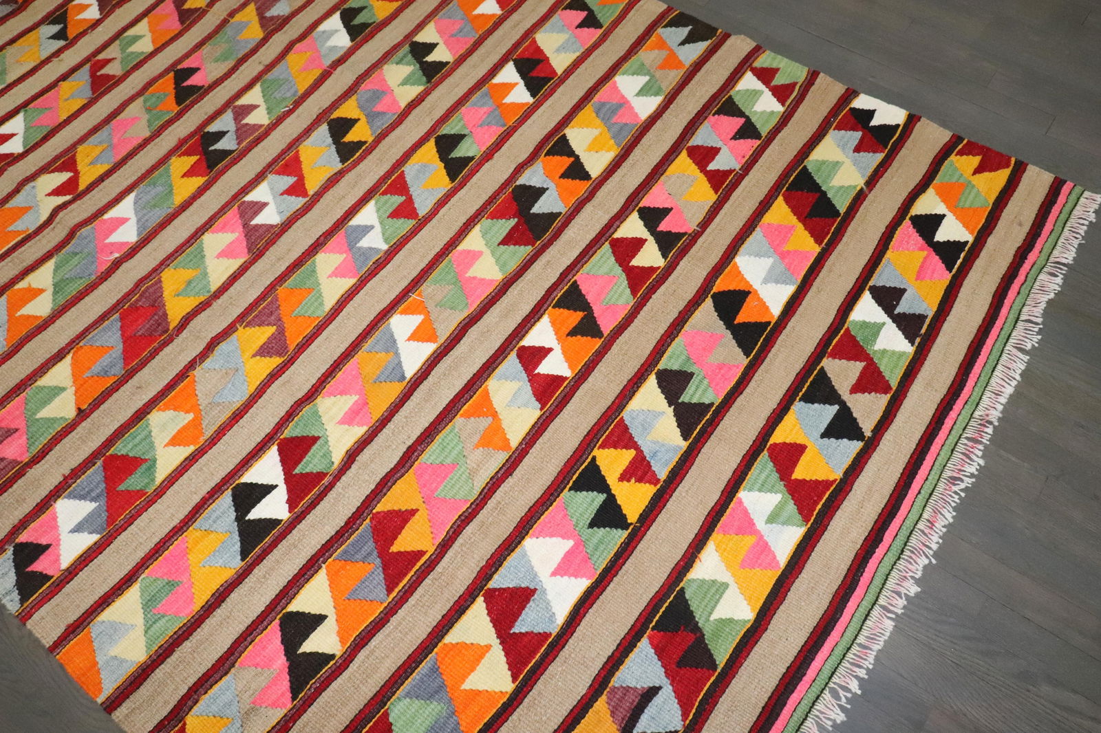 Colorful Vintage Turkish Kilim, 5'5'' X 8'11'' - 3