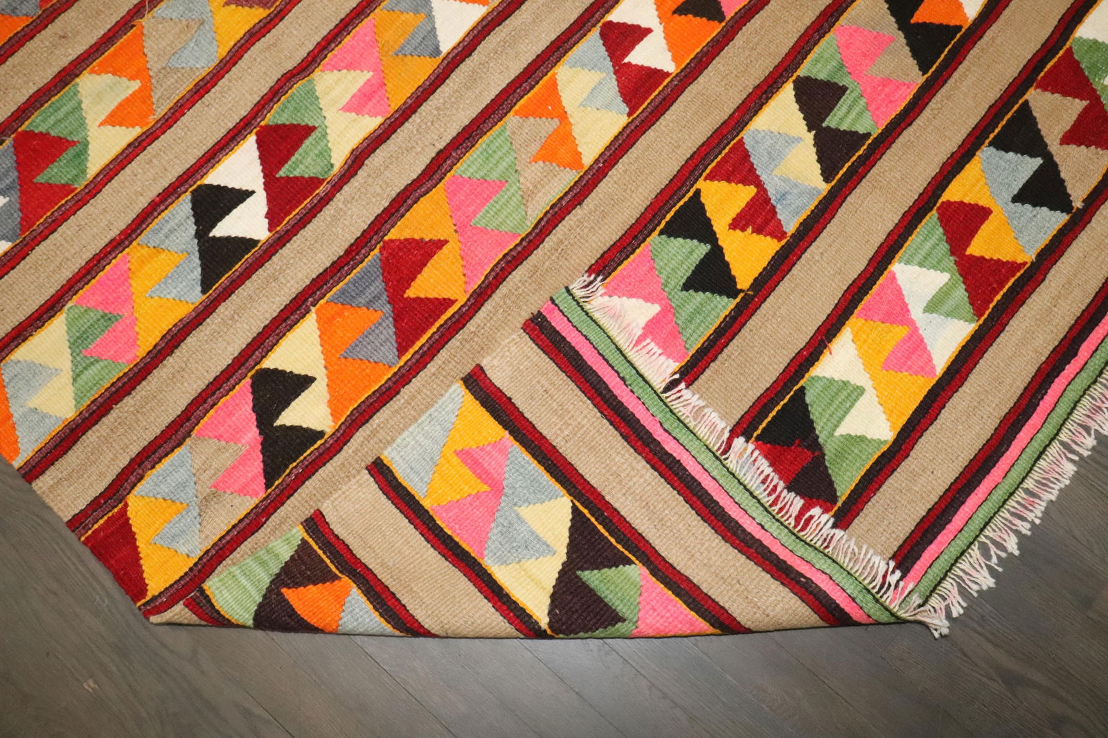 Colorful Vintage Turkish Kilim, 5'5'' X 8'11'' - 5