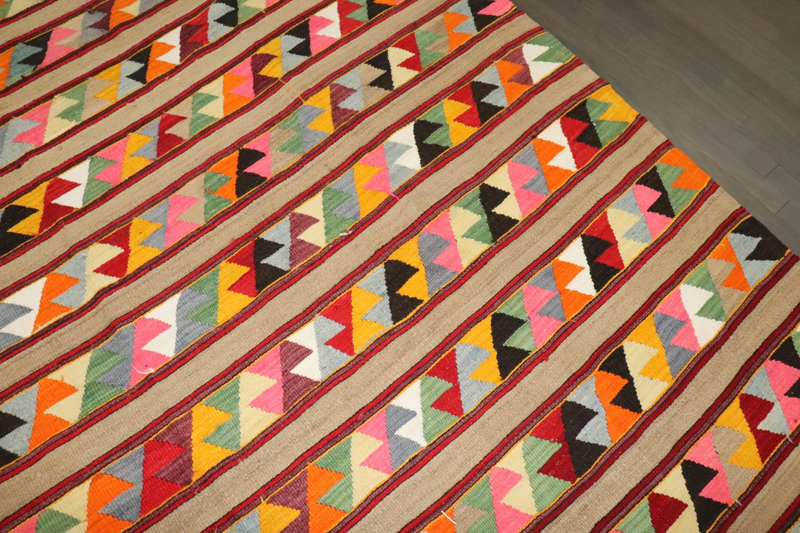 Colorful Vintage Turkish Kilim, 5'5'' X 8'11'' - 7