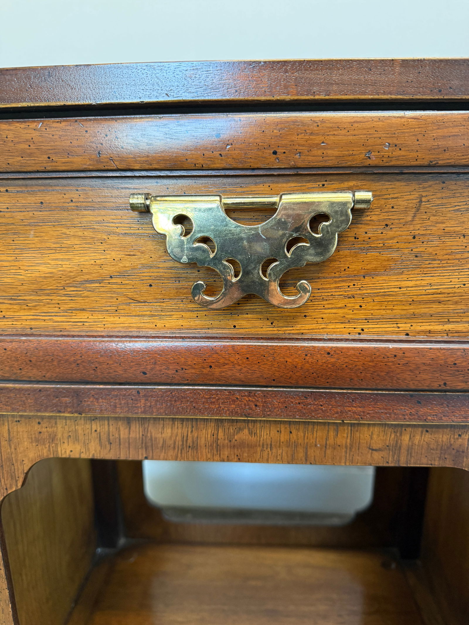 Pair of Vintage Thomasville Mystique Collection Chinoiserie Nightstands With Brass Hardware - 10