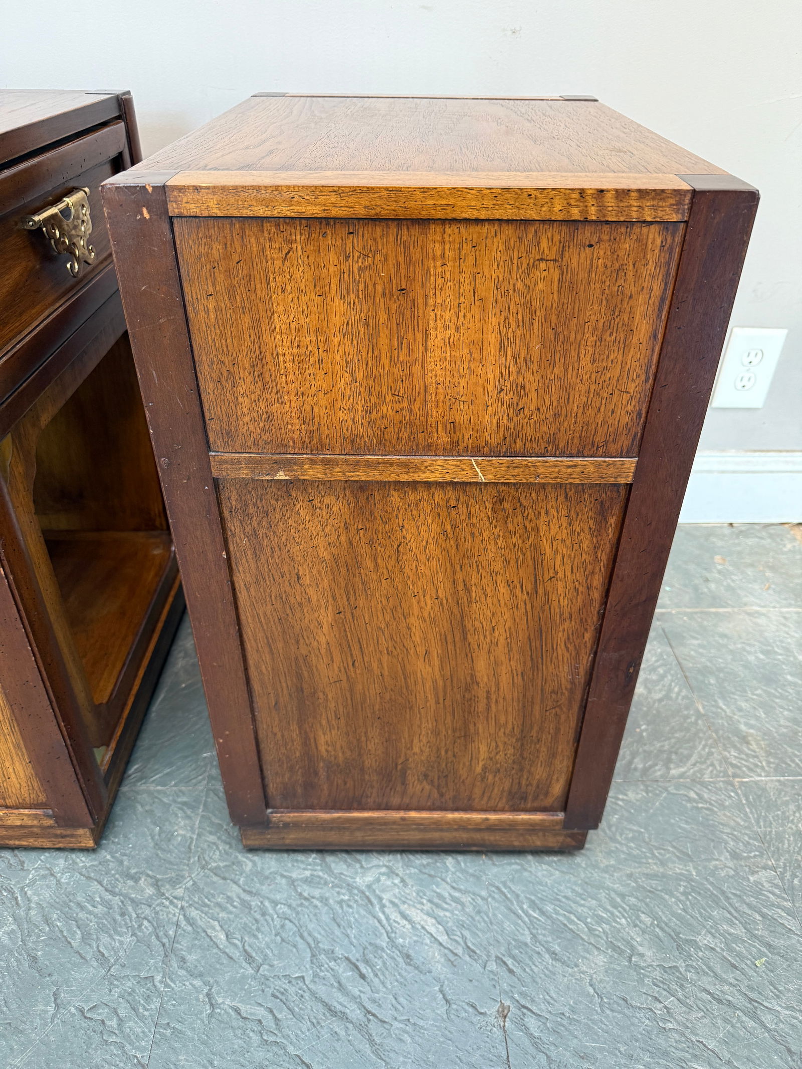 Pair of Vintage Thomasville Mystique Collection Chinoiserie Nightstands With Brass Hardware - 15