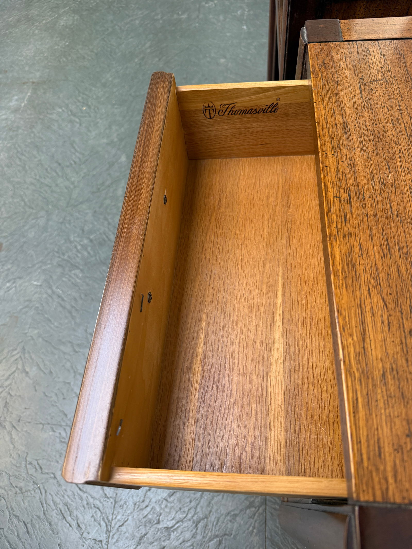 Pair of Vintage Thomasville Mystique Collection Chinoiserie Nightstands With Brass Hardware - 17