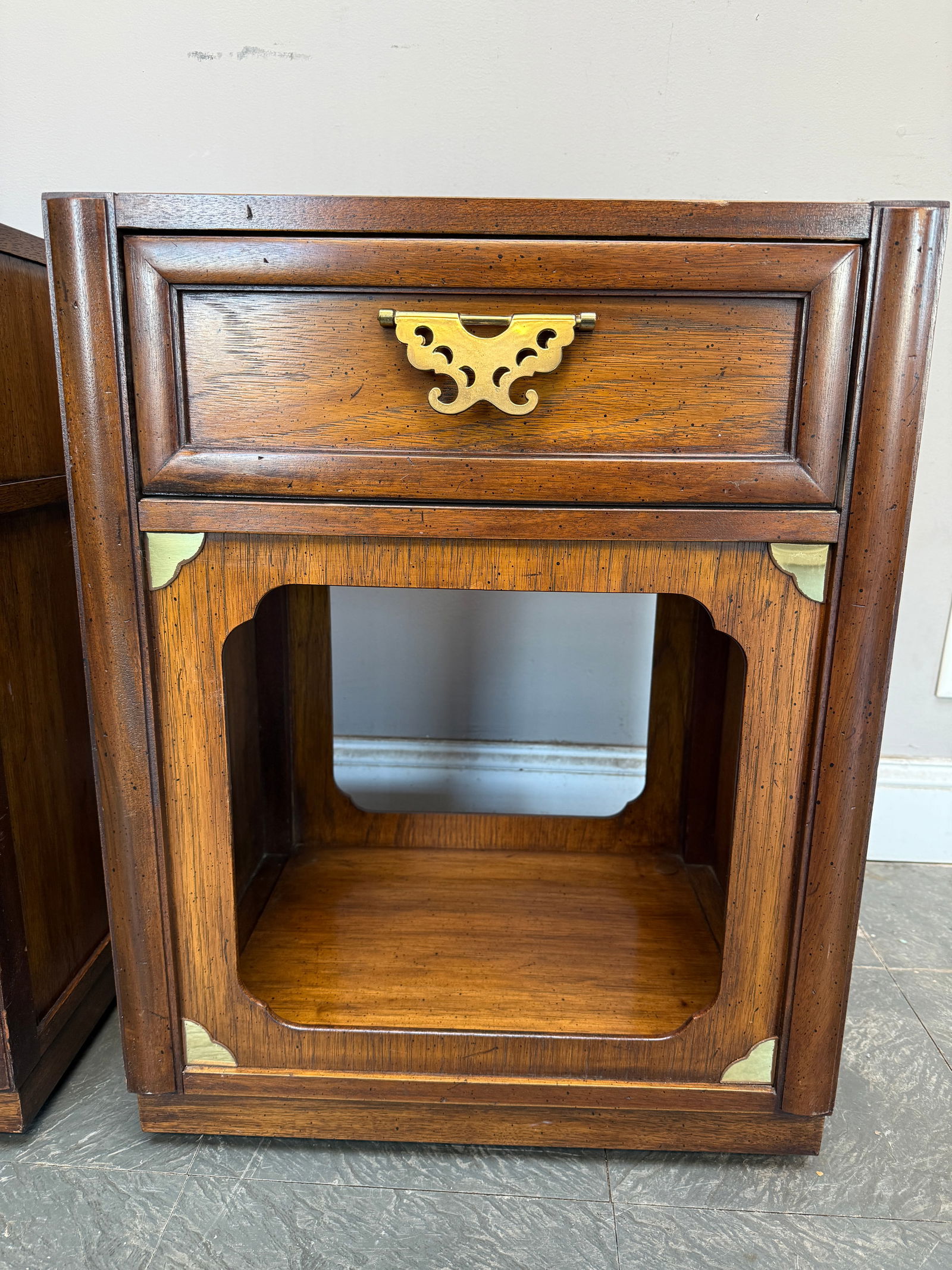Pair of Vintage Thomasville Mystique Collection Chinoiserie Nightstands With Brass Hardware - 2