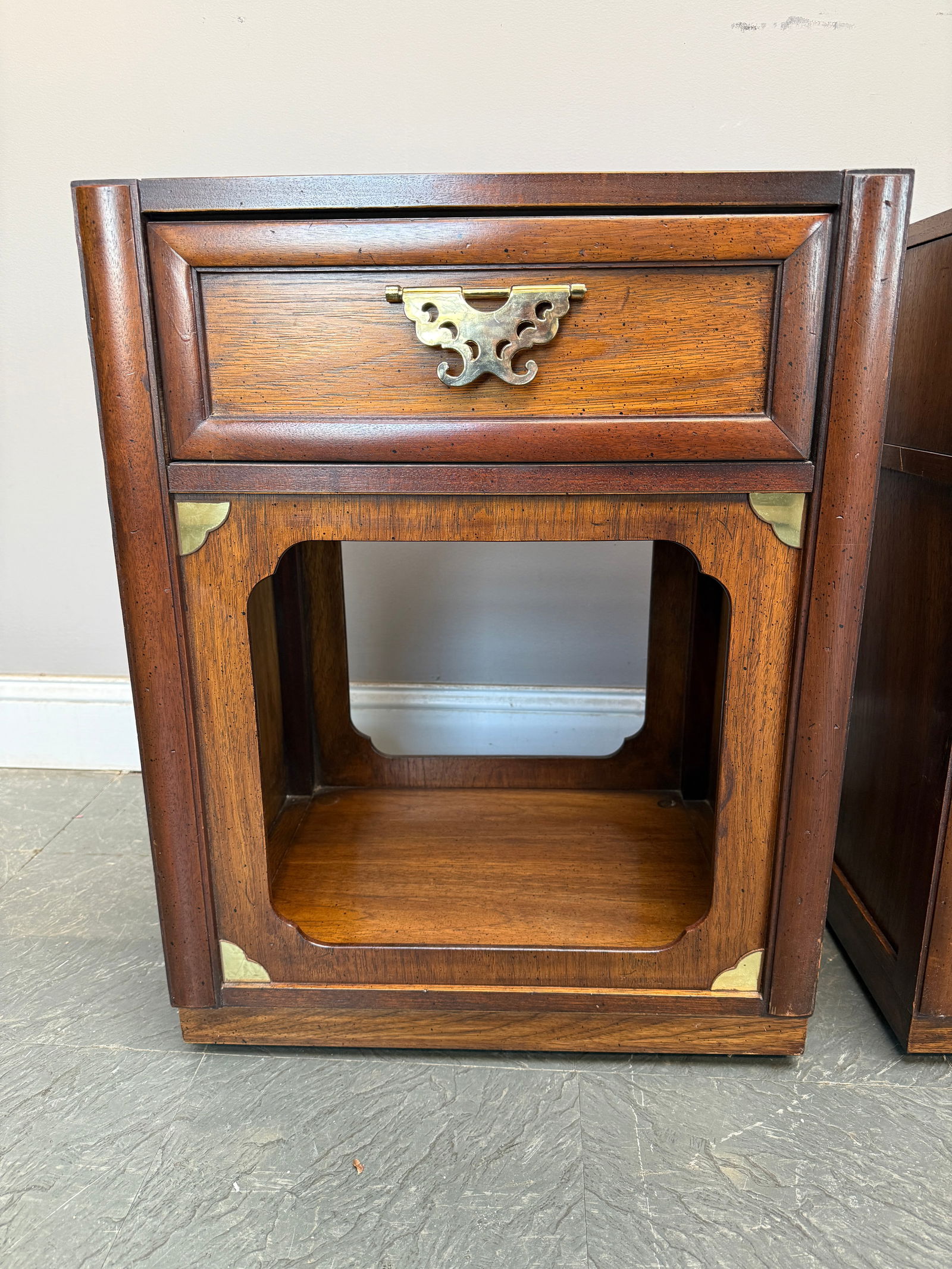Pair of Vintage Thomasville Mystique Collection Chinoiserie Nightstands With Brass Hardware - 3