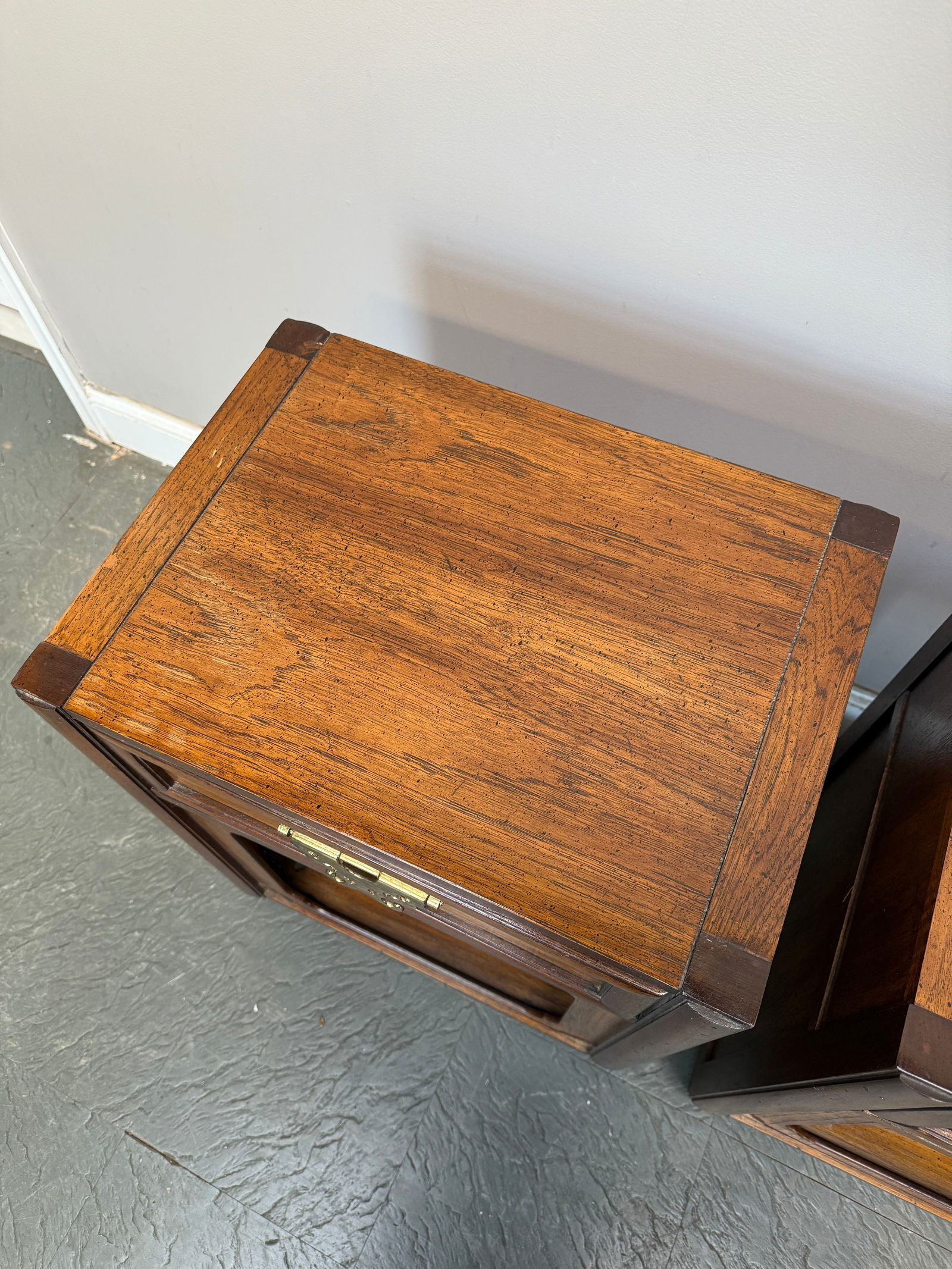 Pair of Vintage Thomasville Mystique Collection Chinoiserie Nightstands With Brass Hardware - 4