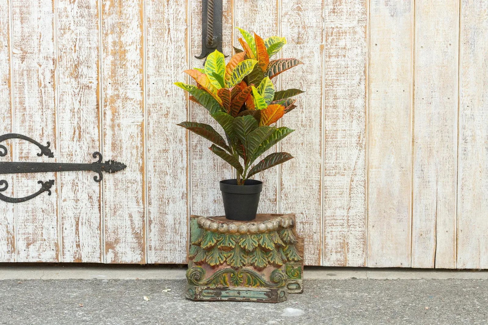 Antique Multi-Color Acanthus Leaf Indian Carved Base - 2