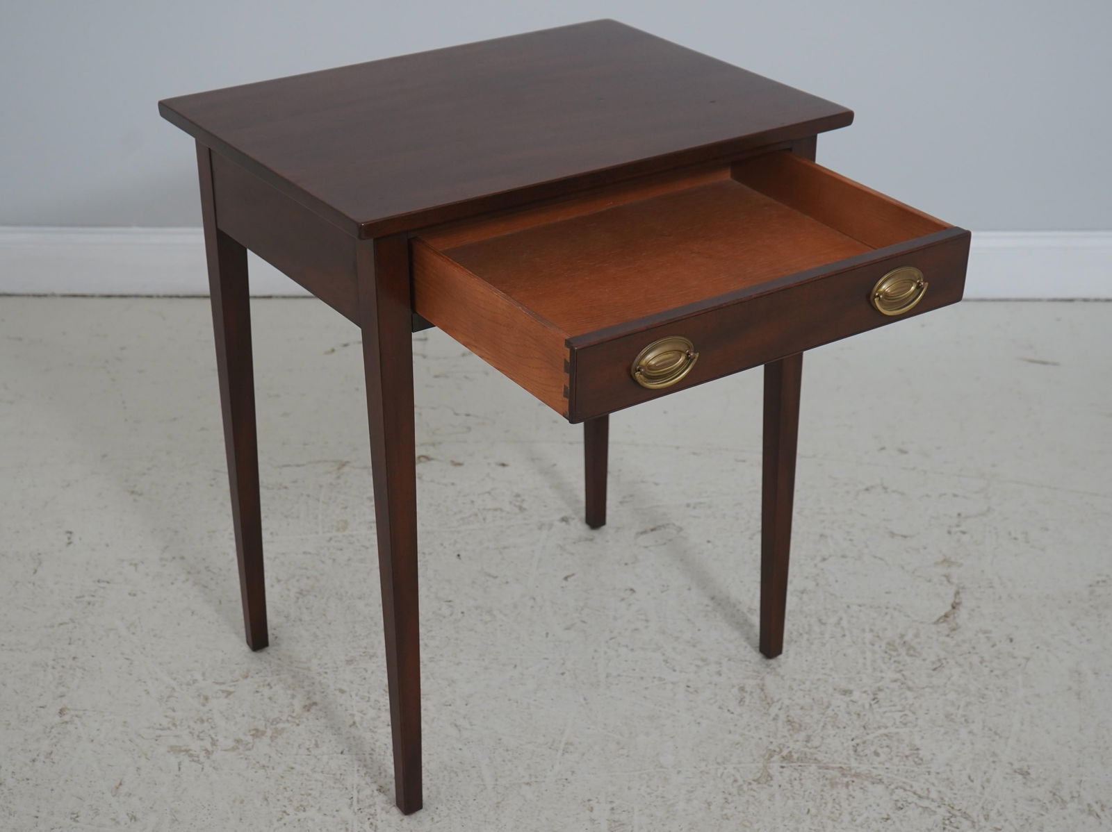 Kittinger Colonial Williamsburg Wa-1029 Mahogany 1 Drawer Table - 3