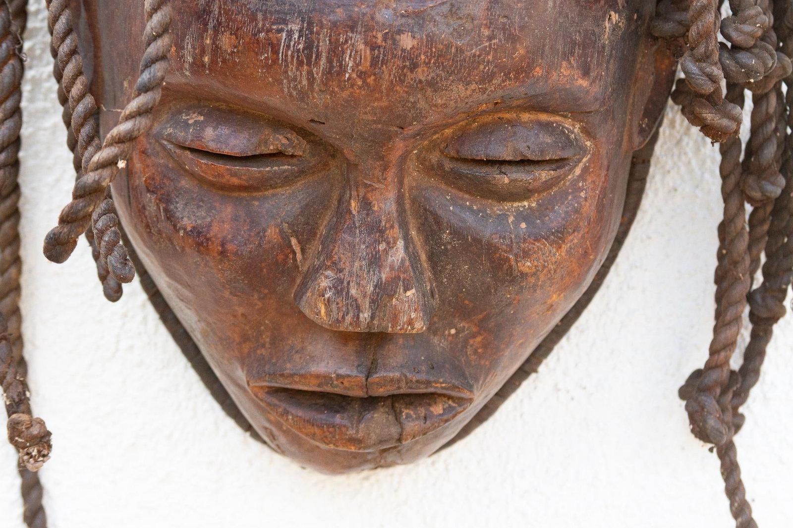 Old Wooden Braided Beauty Mask - 4