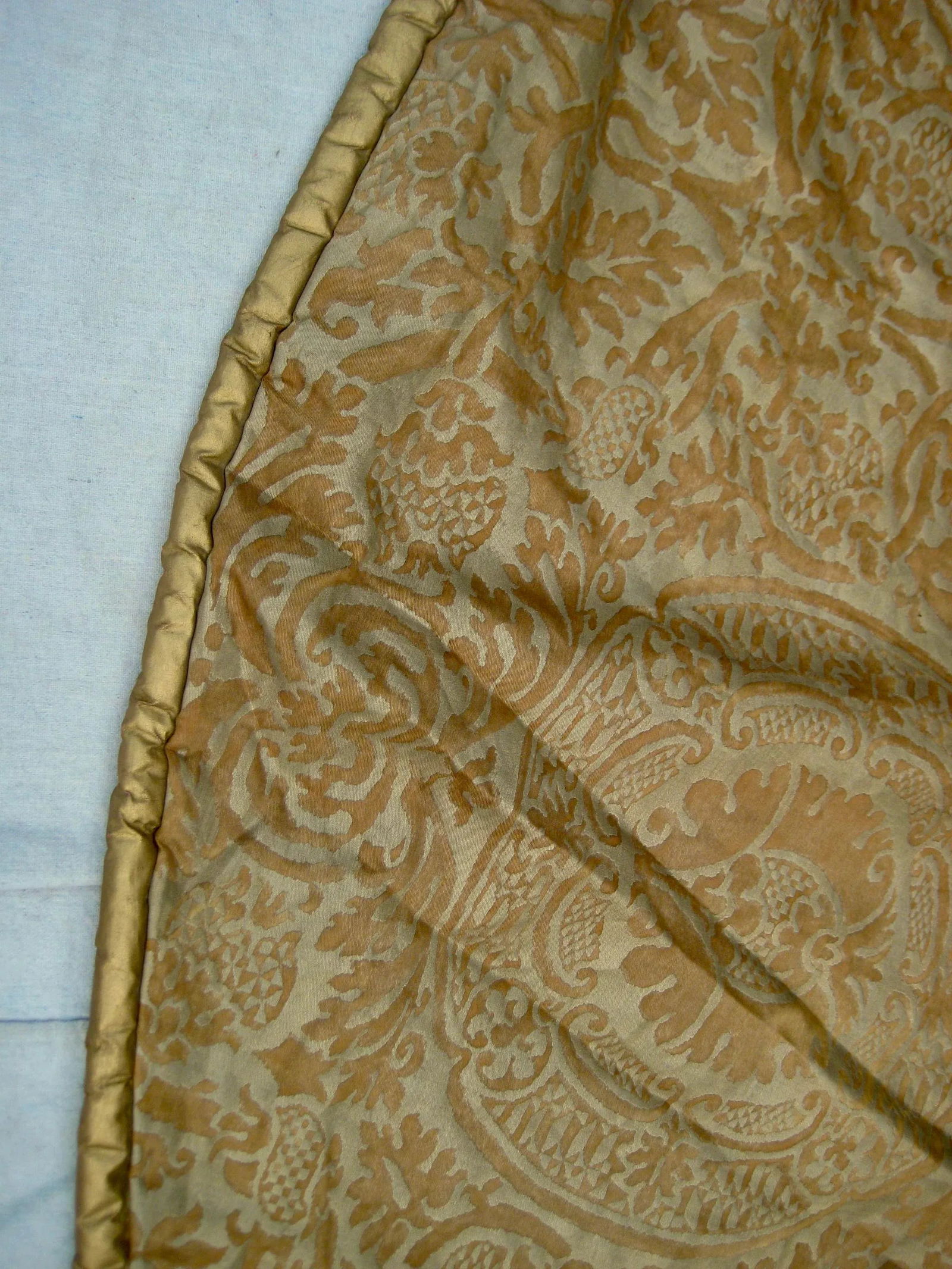 Vintage Fortuny Orsini Round Tablecloth - 10