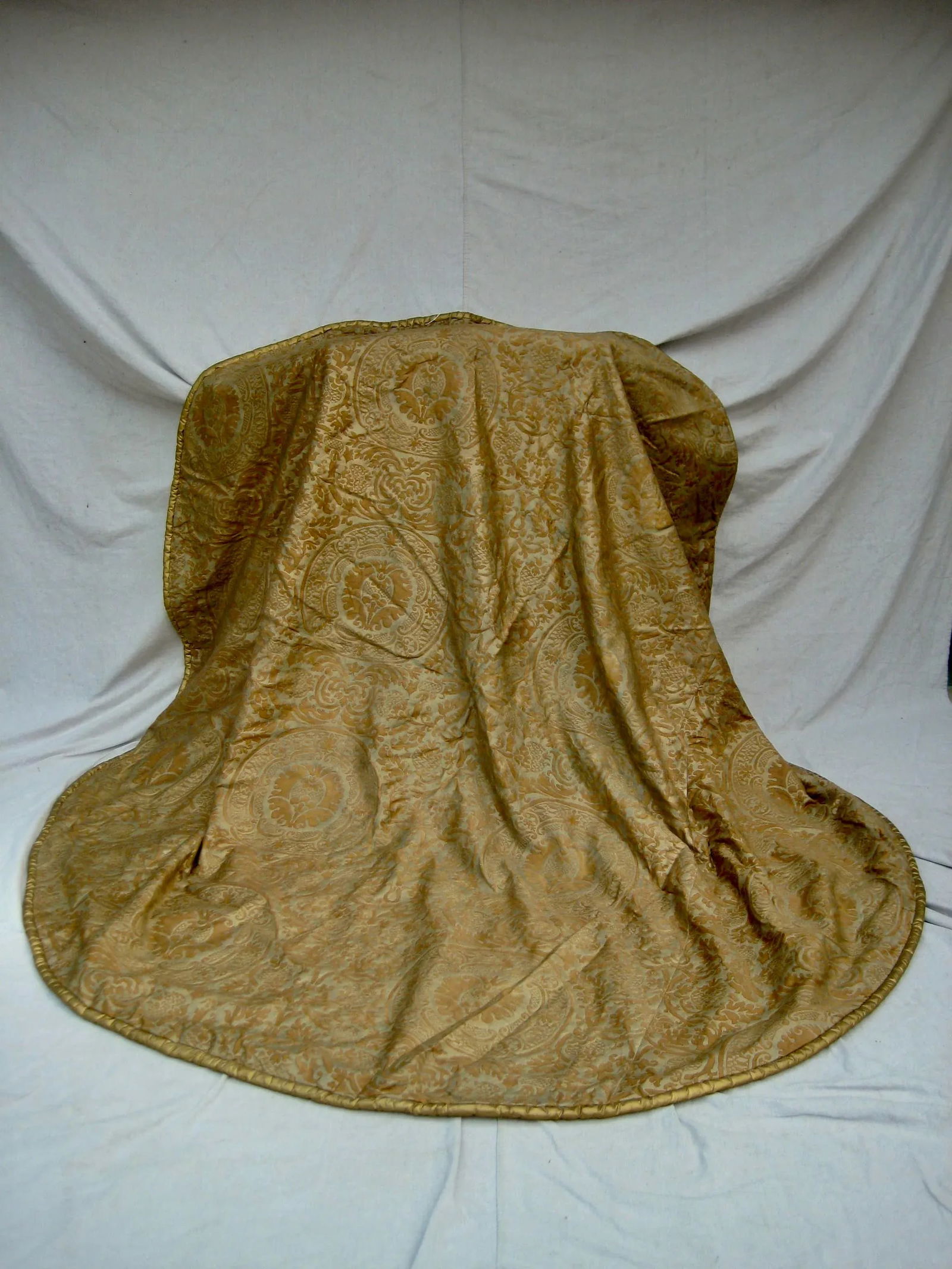 Vintage Fortuny Orsini Round Tablecloth - 2