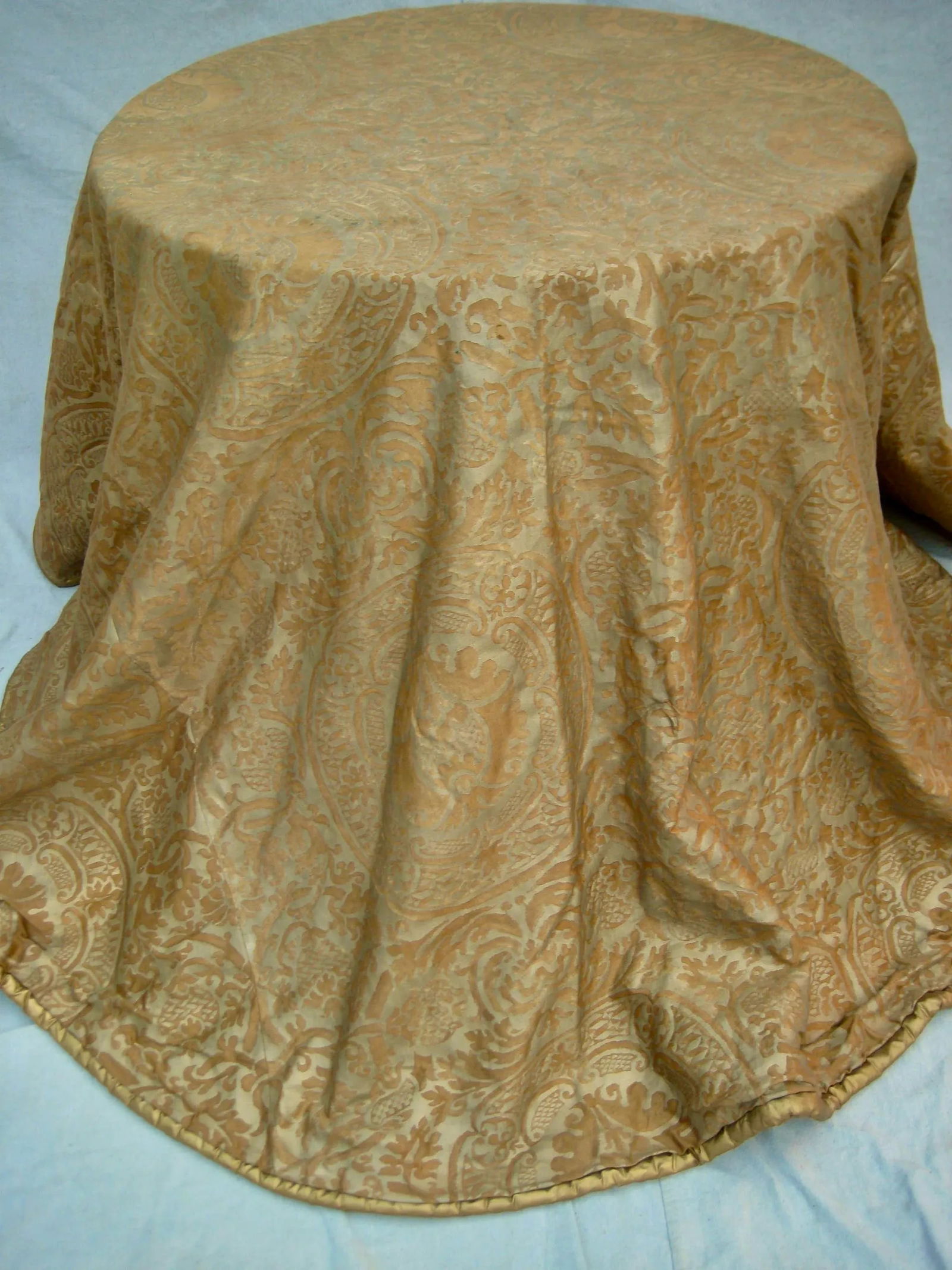 Vintage Fortuny Orsini Round Tablecloth - 3