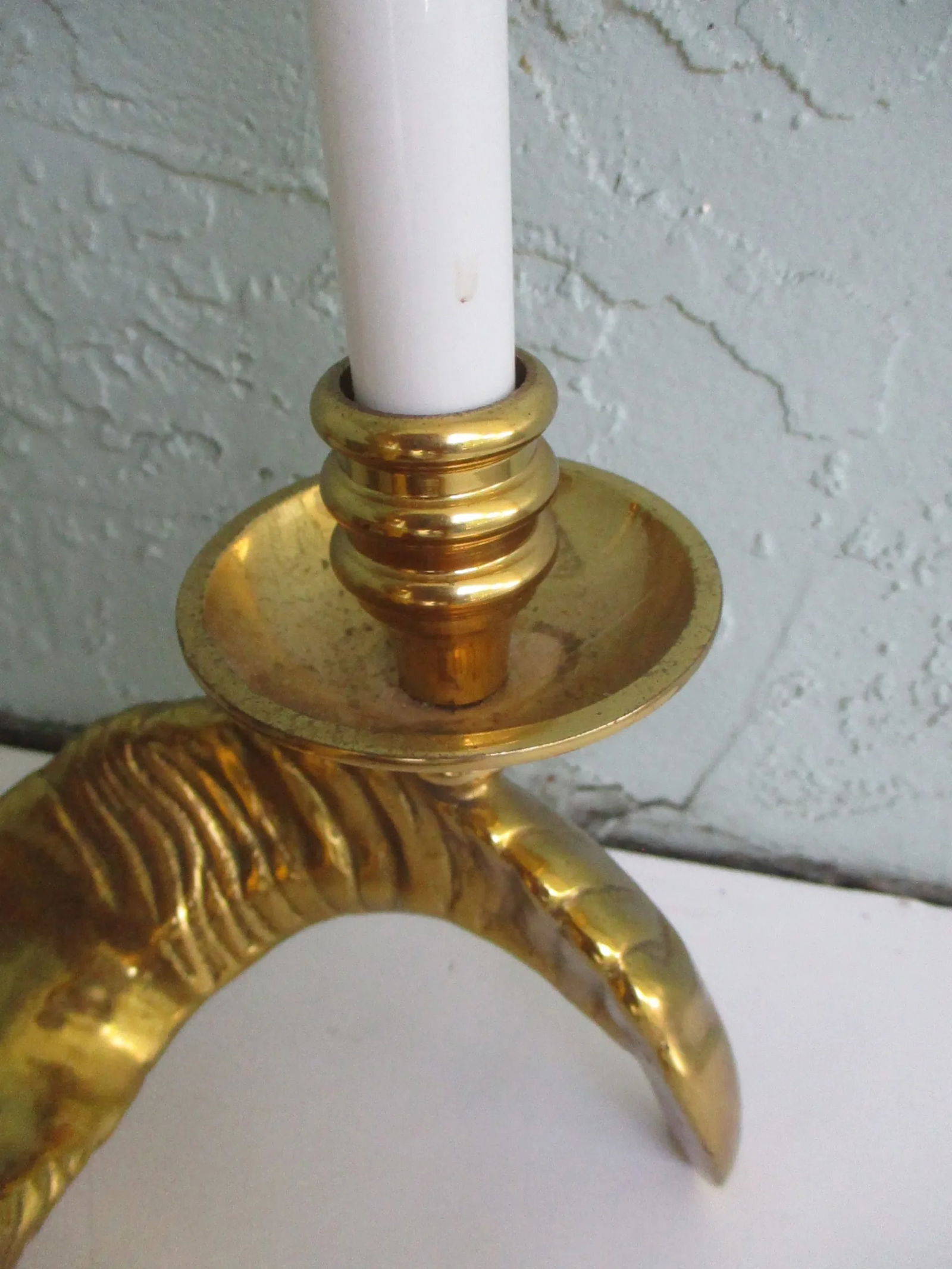 1950s Chapman Hollywood Regency Five Light Ram Horn Bronze Chandelier - 8