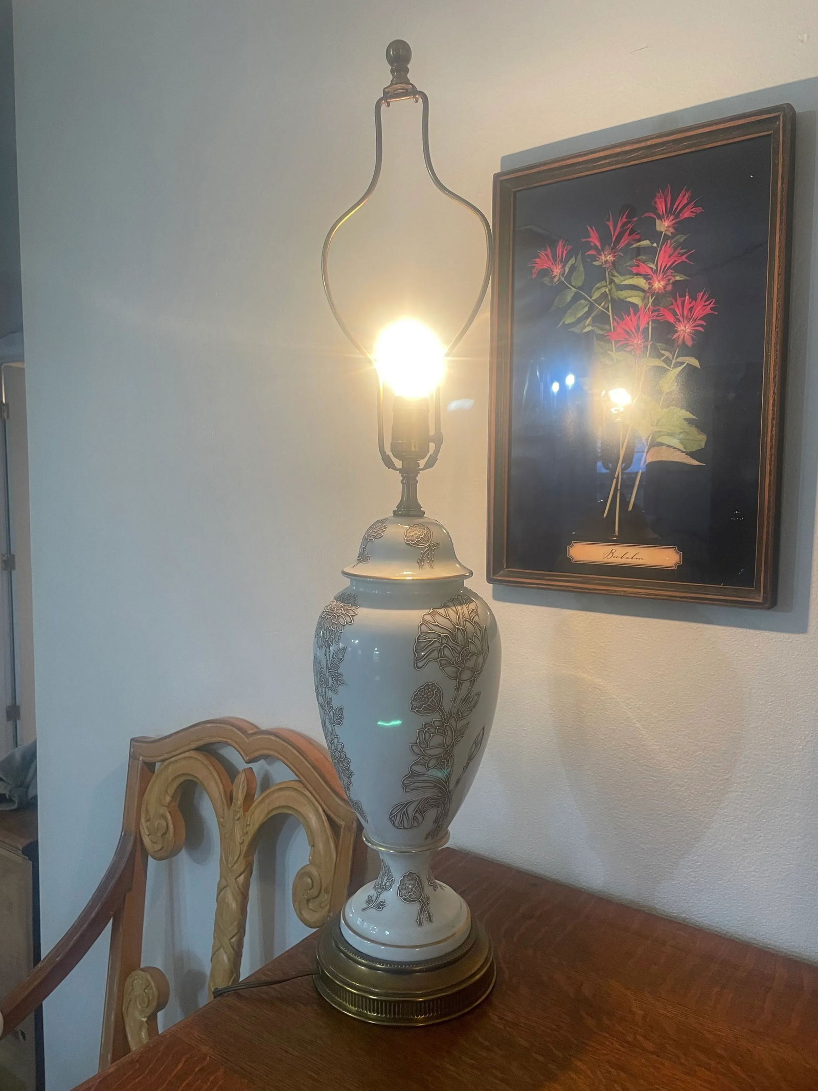 Mid Century Frederick Cooper Baluster Form White Porcelain and Brass Floral Lamp - 10