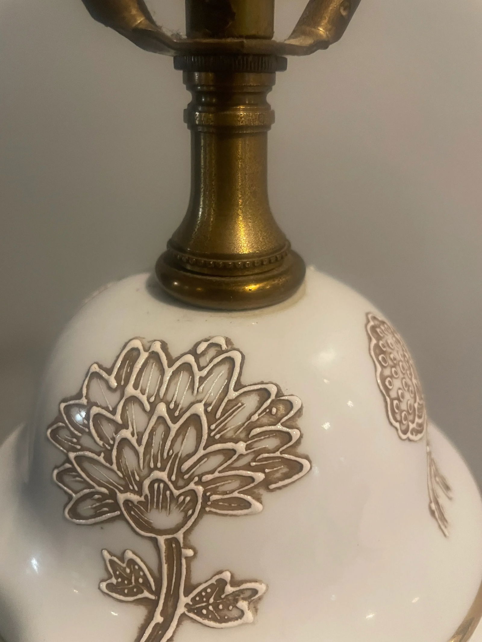 Mid Century Frederick Cooper Baluster Form White Porcelain and Brass Floral Lamp - 3